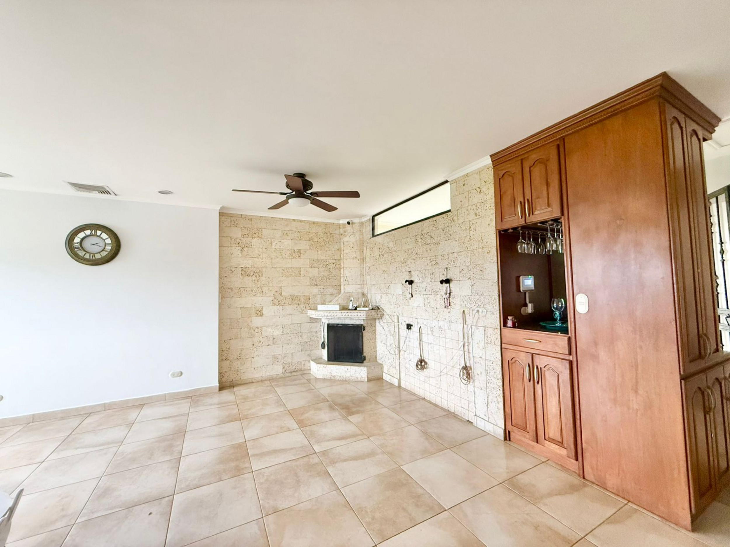 Luxury One-Story Home in Gated Community Near Multiplaza – 4 Bedrooms, Private Pool & 1,400 m² Lot