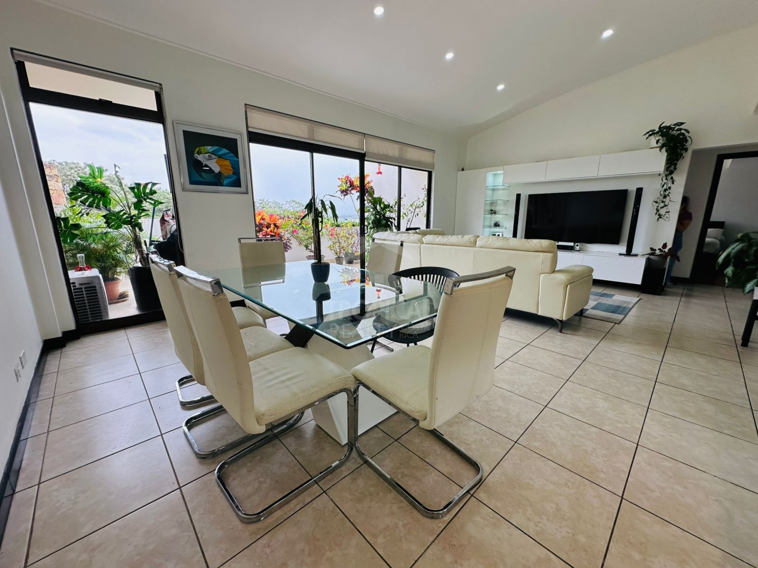 One-Level Penthouse in Avalon Country, Santa Ana – $240,000