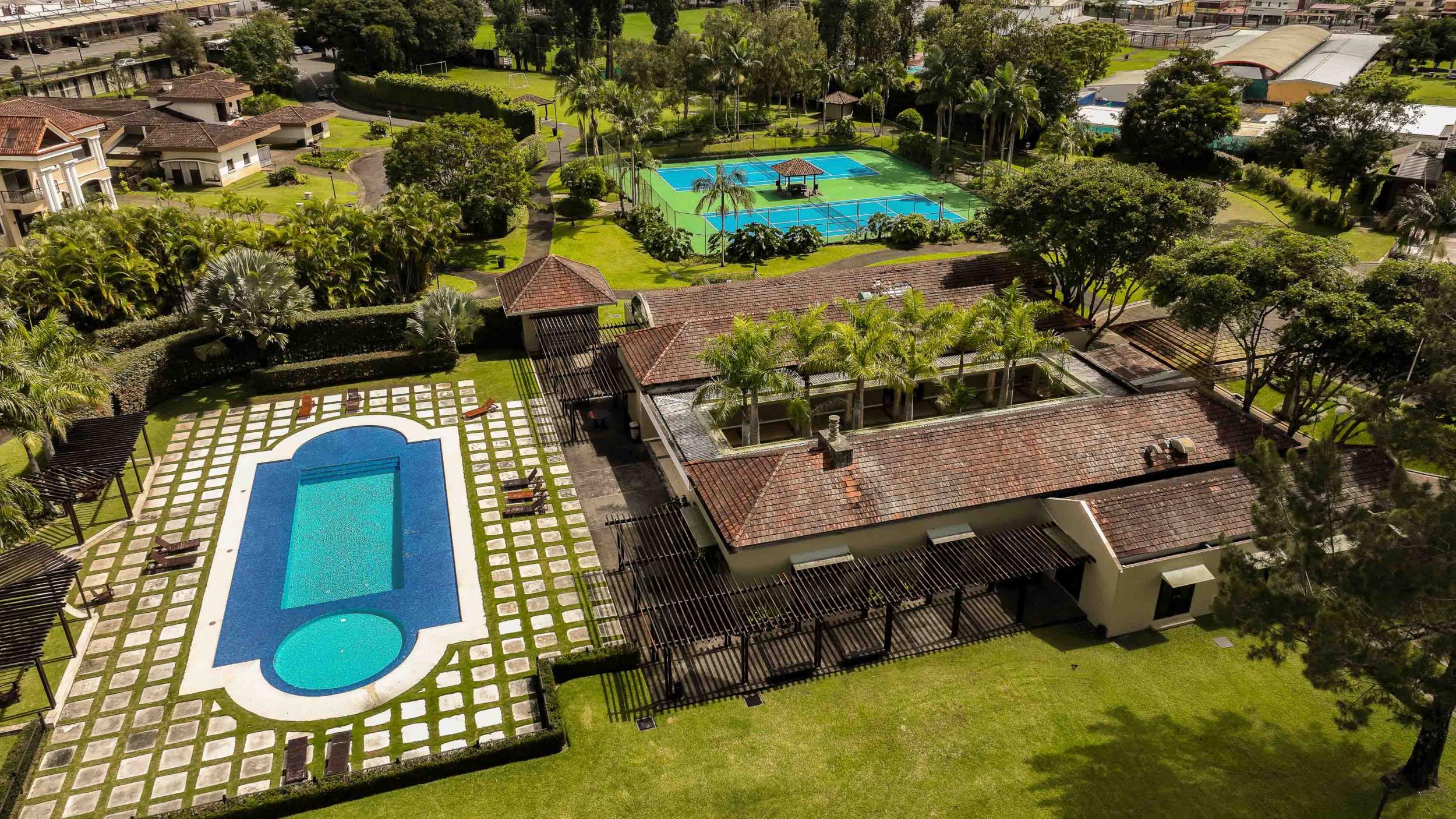 Monteran Luxury Estate: Exquisite 3-Bedroom Residence SOLD