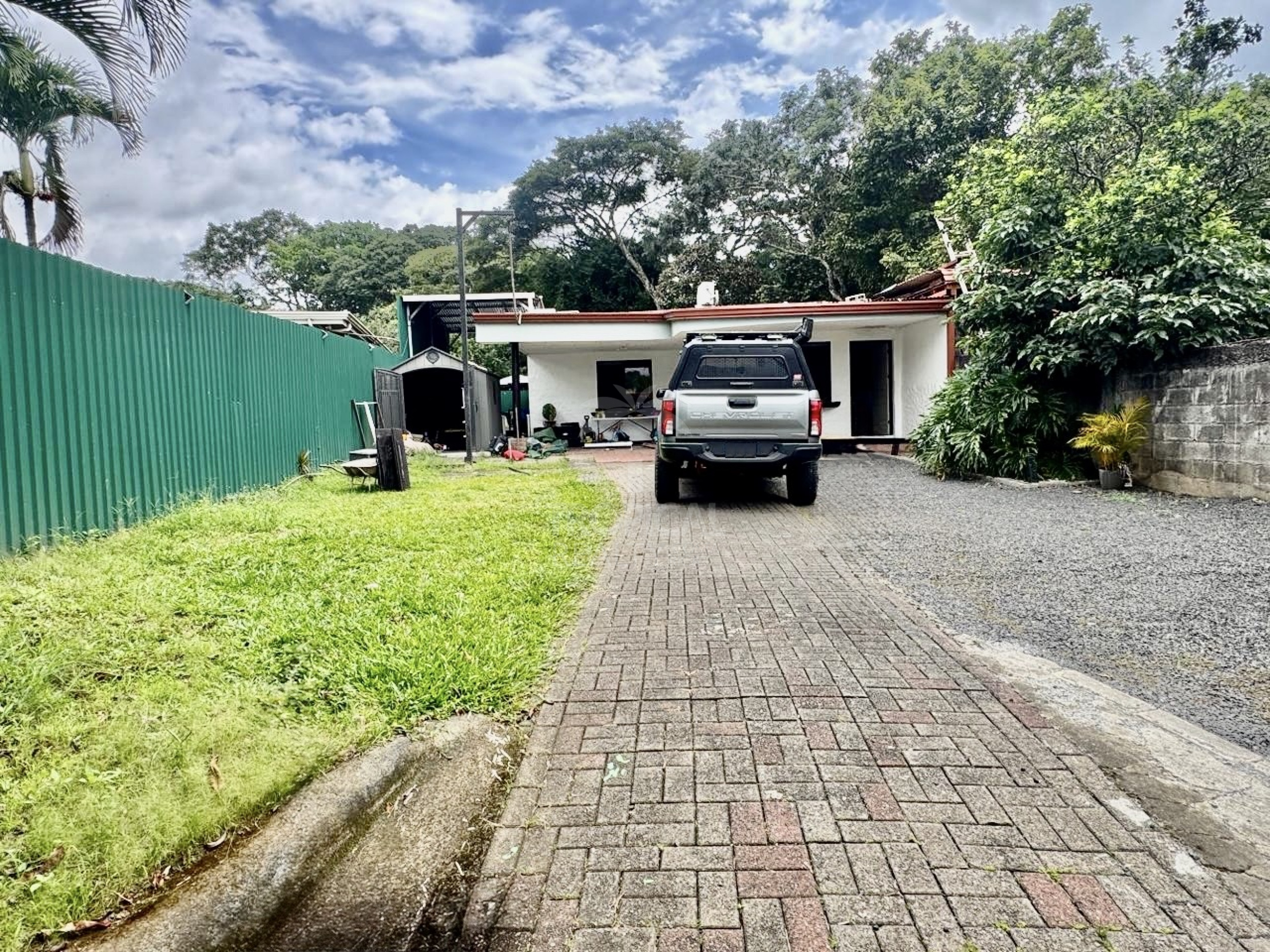 Smart Home for Sale in Ciudad Colón, Mora – Costa Rica | 608 m² Lot with Office & Deck