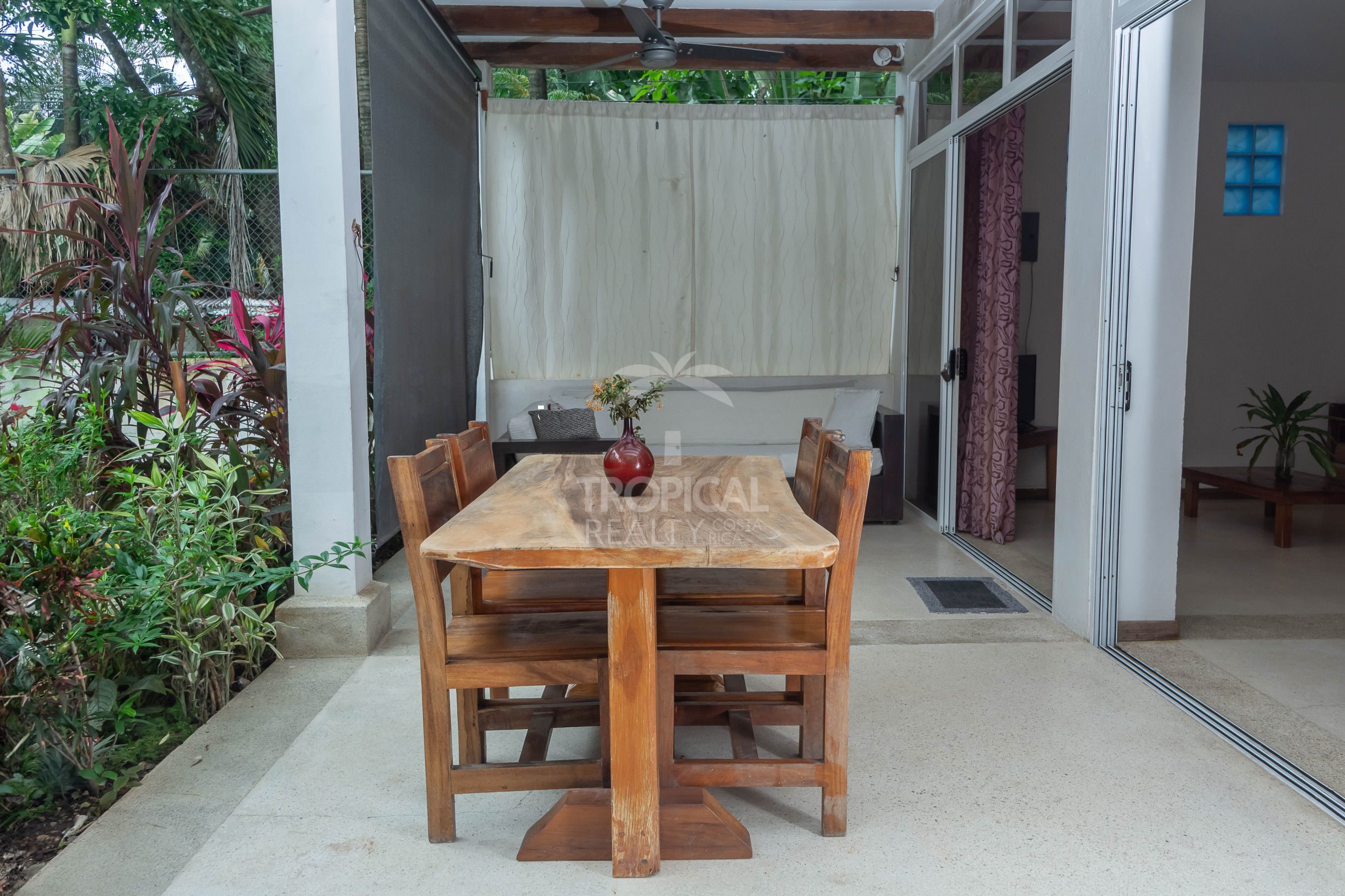 Prime Investment Opportunity: Luxurious Residence in Santa Teresa