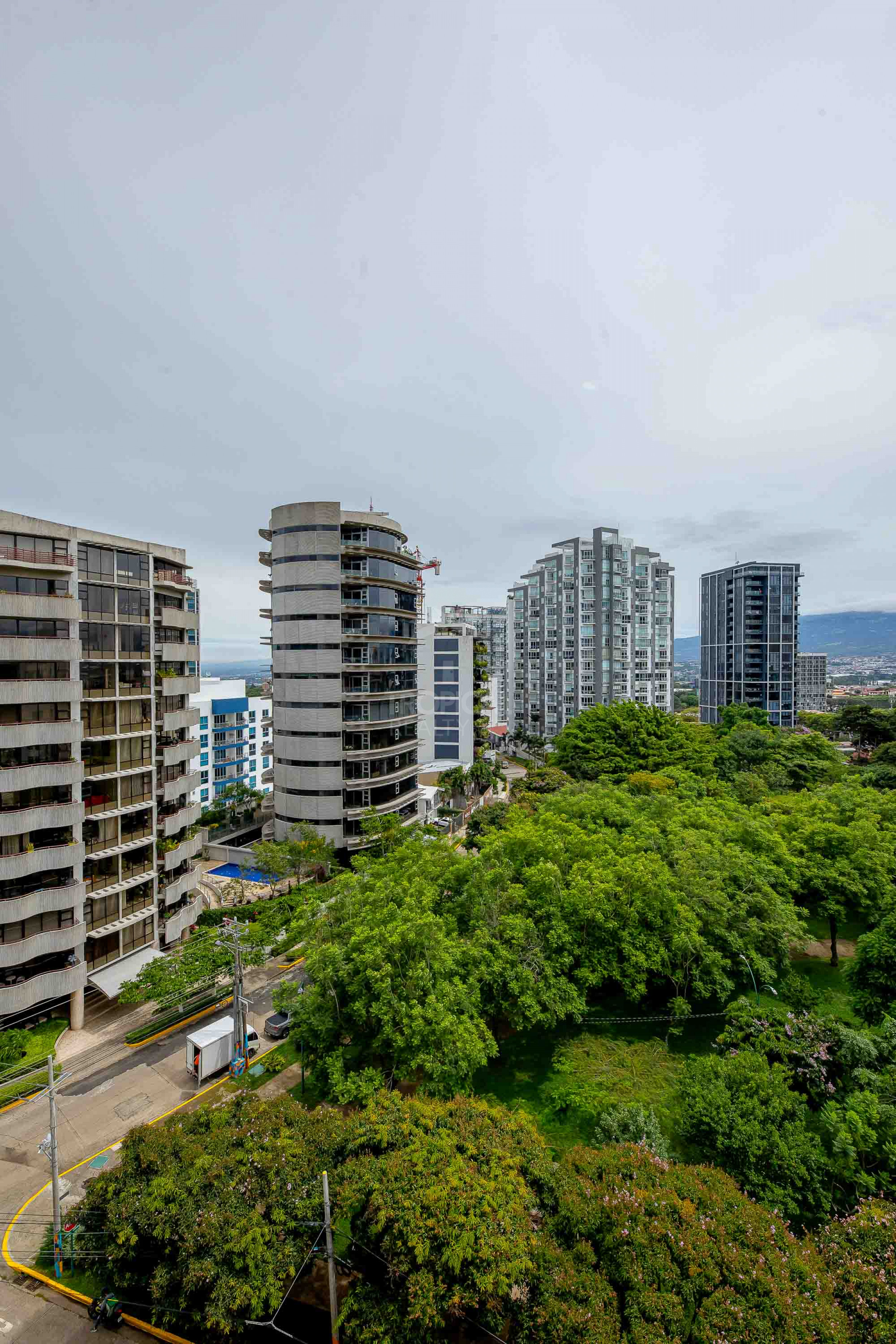 Luxury 10th Floor Condo with Panoramic Views in Nunciatura