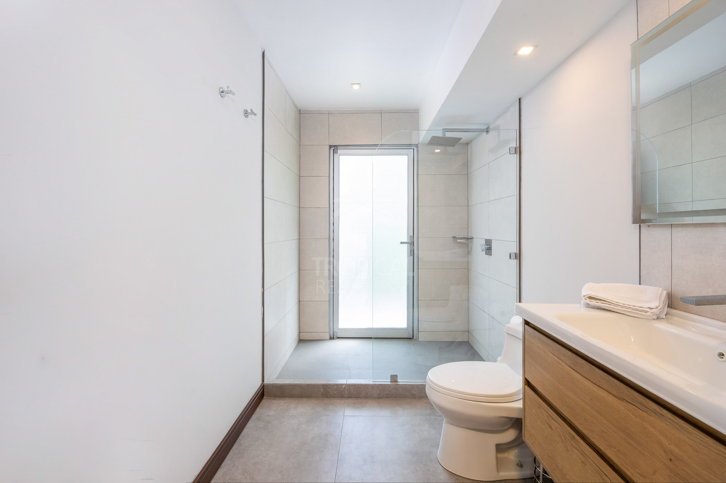 Luxury Home for Sale in Ciudad Colón – Infinity Pool & Forest Views
