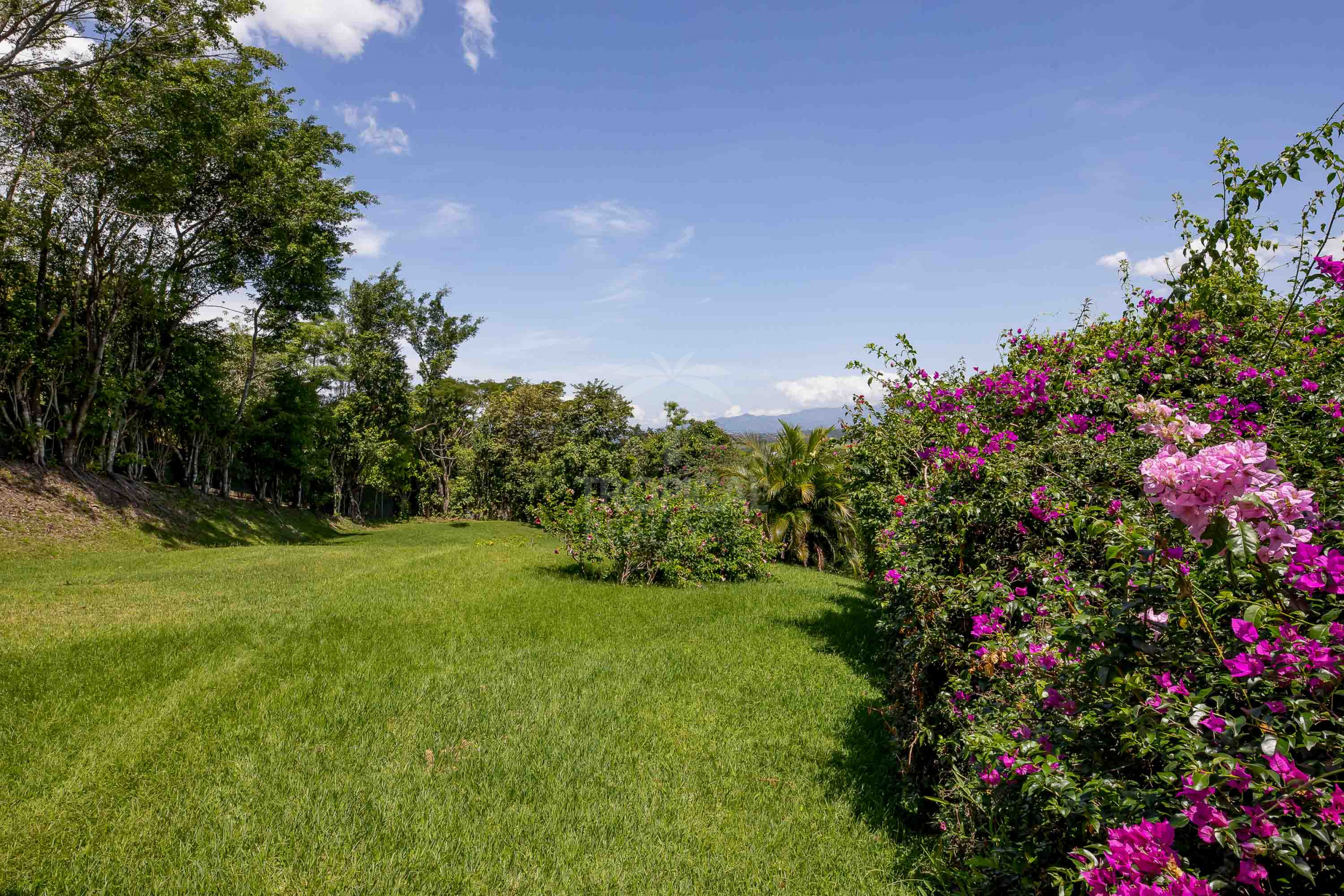 Elegant Italian-Style Villa with Mountain Views – Near Santa Ana, Costa Rica
