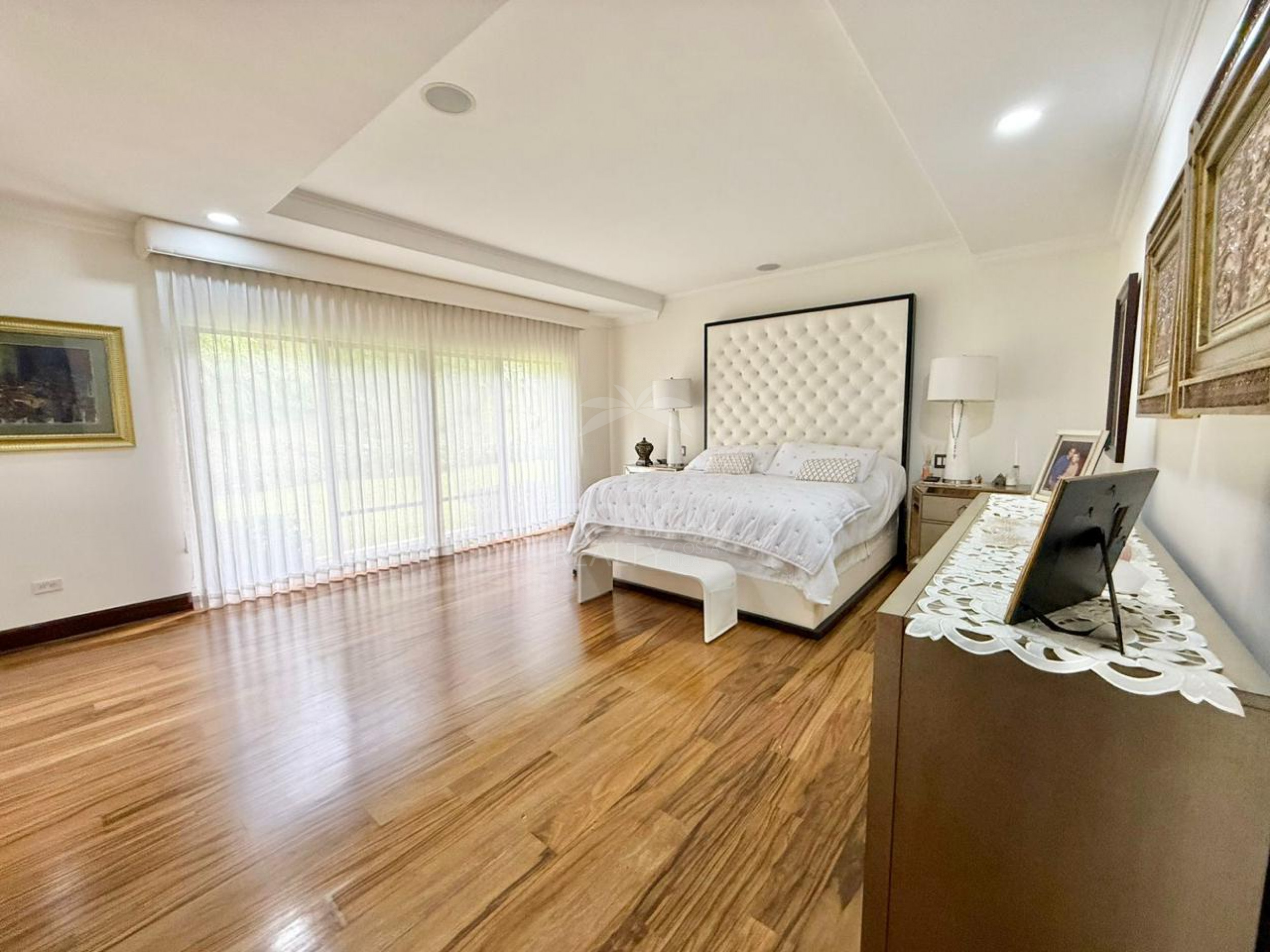 Luxury Single-Story Home in Monterán, Curridabat – 4 Bedrooms, Jacuzzi & 2,800 m² Lot