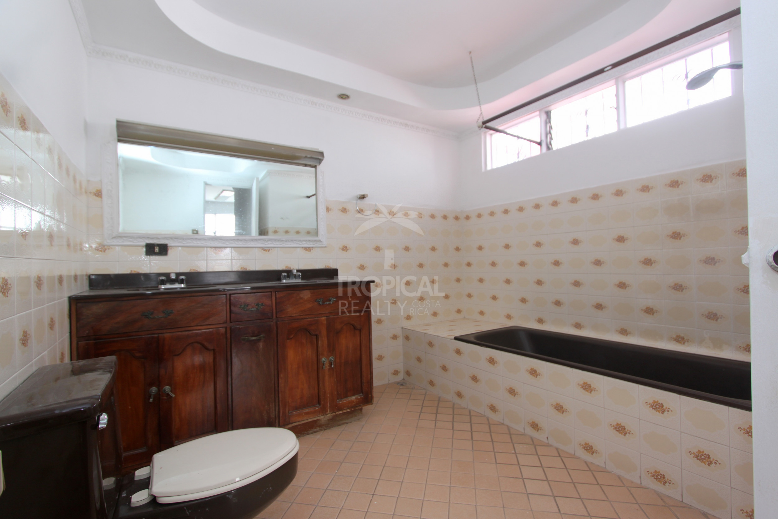 Mixed-Use Property for Sale in Sabana Sur – Spacious Layout with Outstanding Commercial Potential