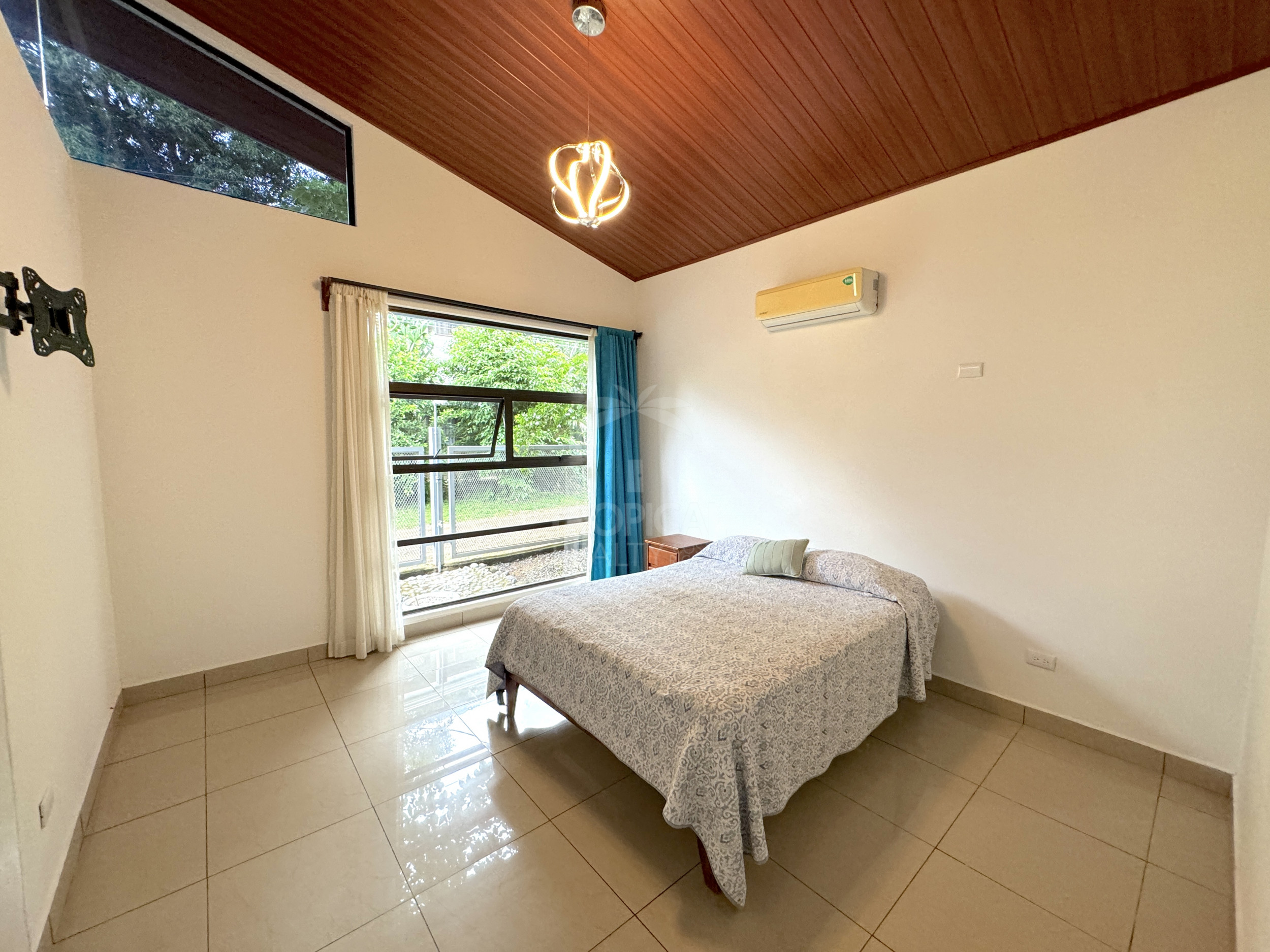 Modern Home for Sale in Playas del Coco – 2 Bedrooms, Fenced Garden, and Pool Potential