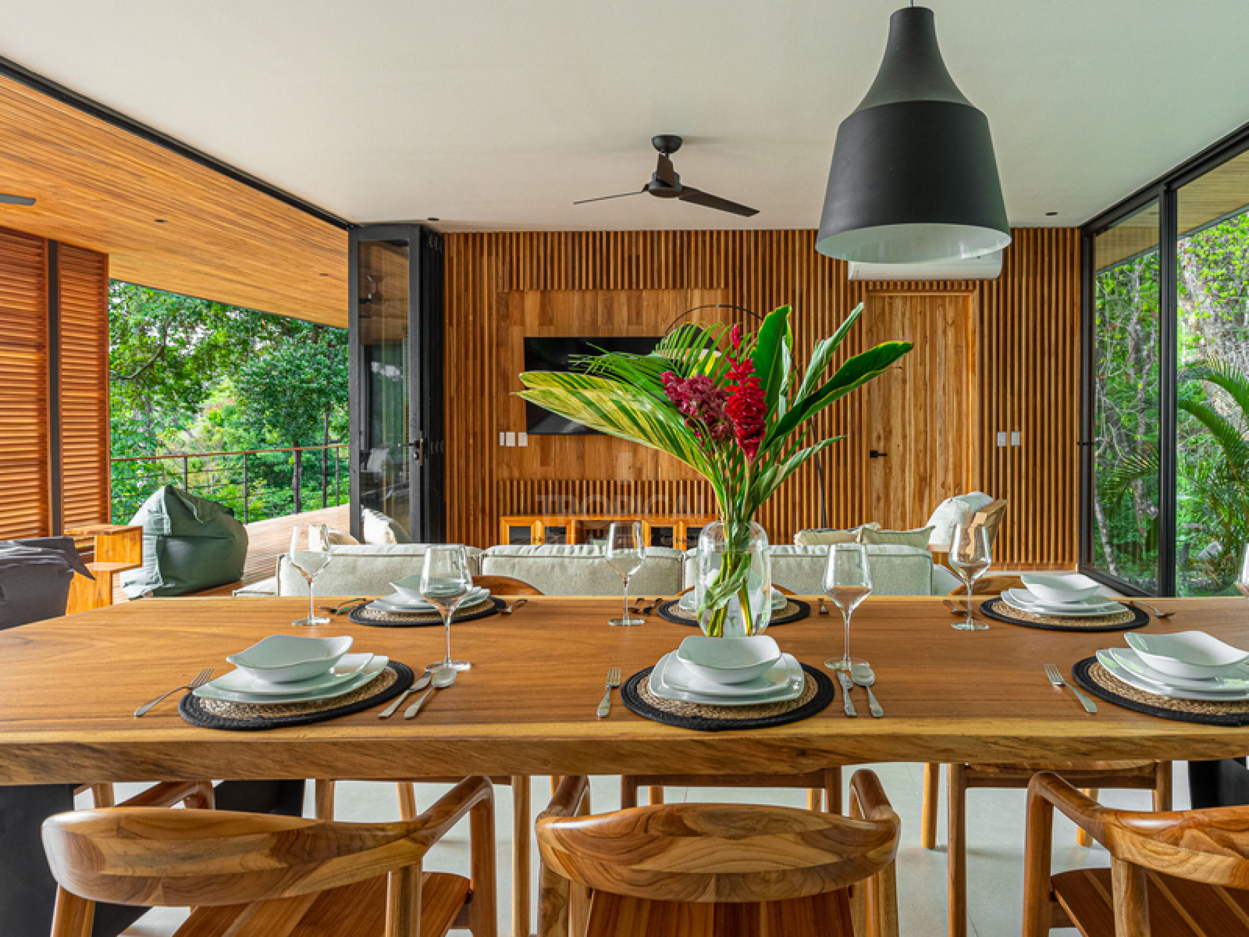 Luxury Ocean View Villa in Santa Teresa – Contemporary Design, Privacy & Tropical Living