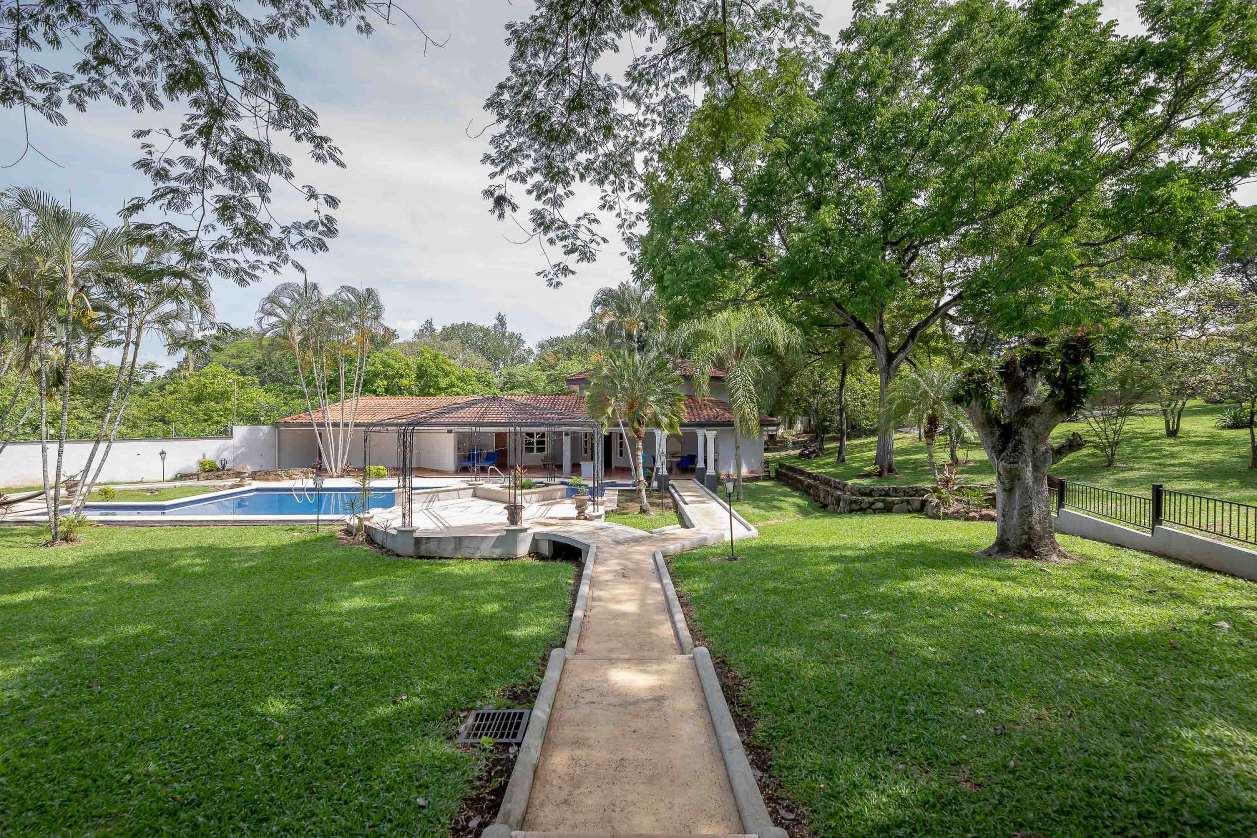 Resort-Style Luxury Villa in Turrucares, Alajuela: Your Dream Home Awaits!