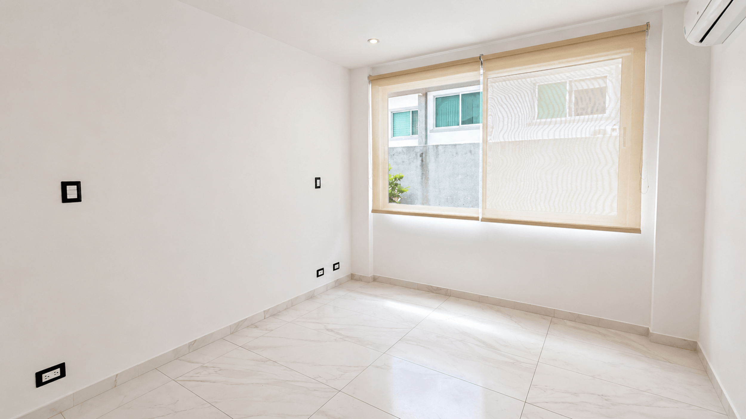 Modern Home for Rent in Santa Ana – 3 Bedrooms with Terrace and Spacious Living Areas