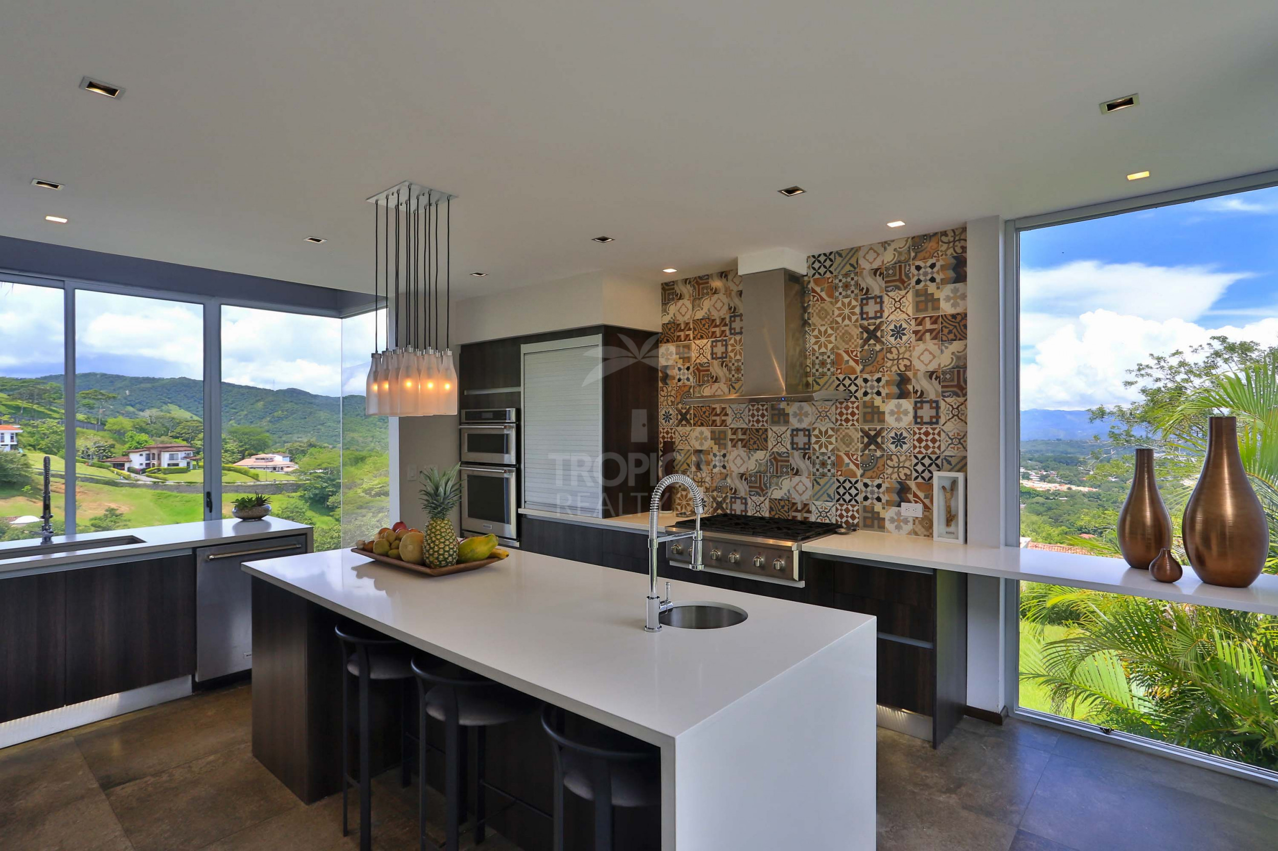 Luxury Home for Sale in Ciudad Colón – Infinity Pool & Forest Views