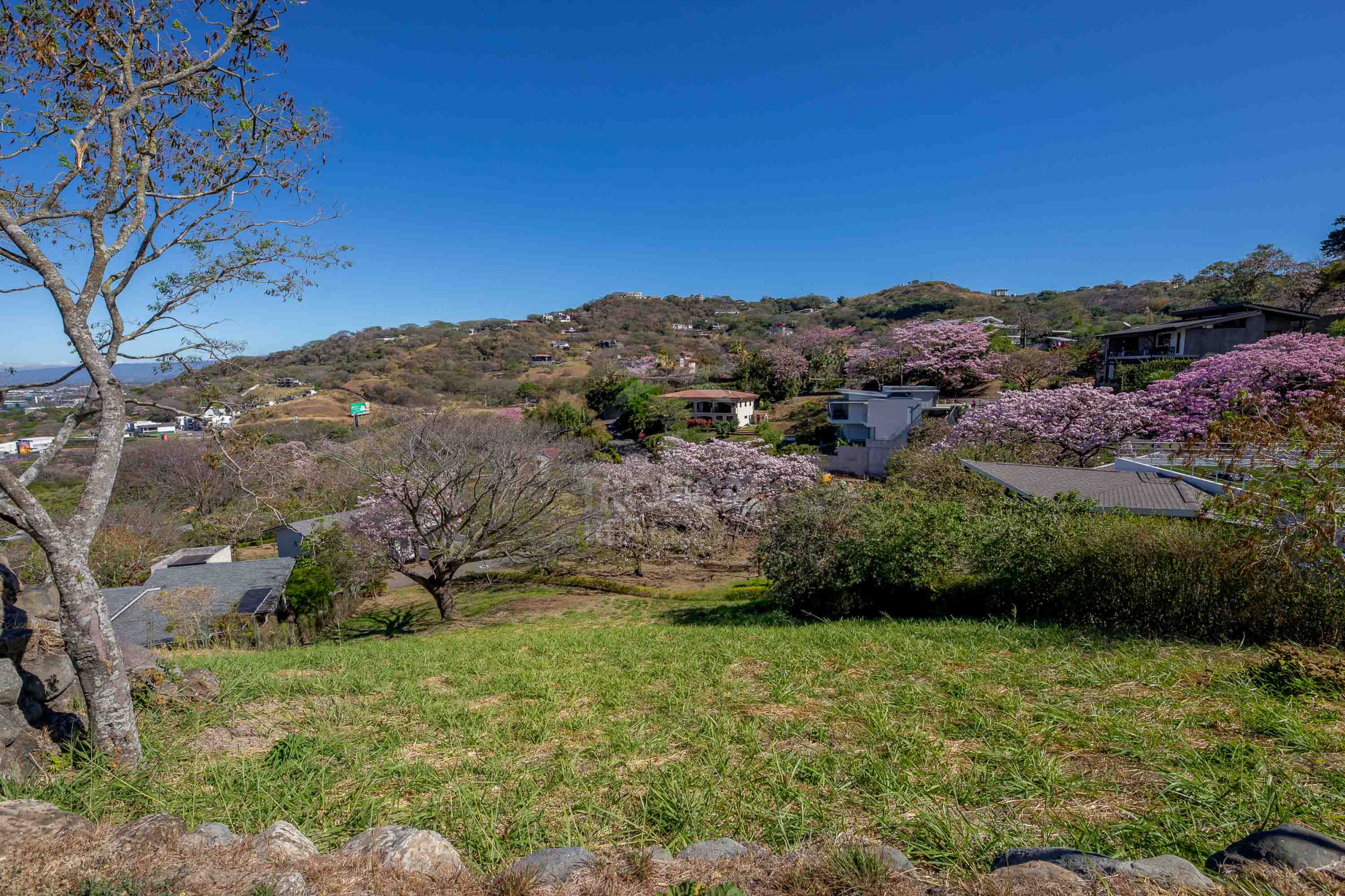 Premium Lot for Sale in Valle Escondido, Santa Ana – 1,071 m² with Sunset Views