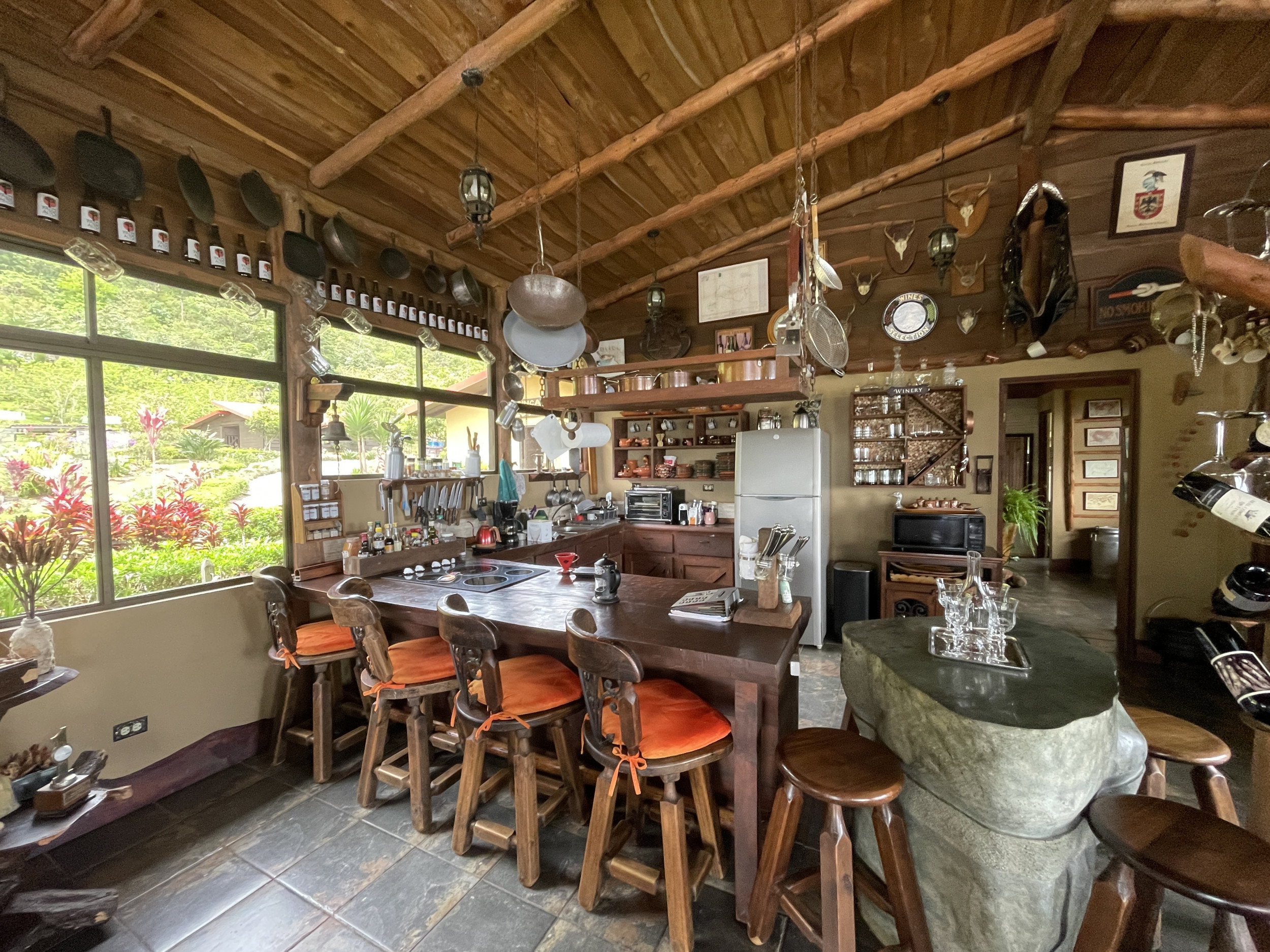 Charming Coffee Retreat Home with Stunning Views and Gourmet Coffee Plantations