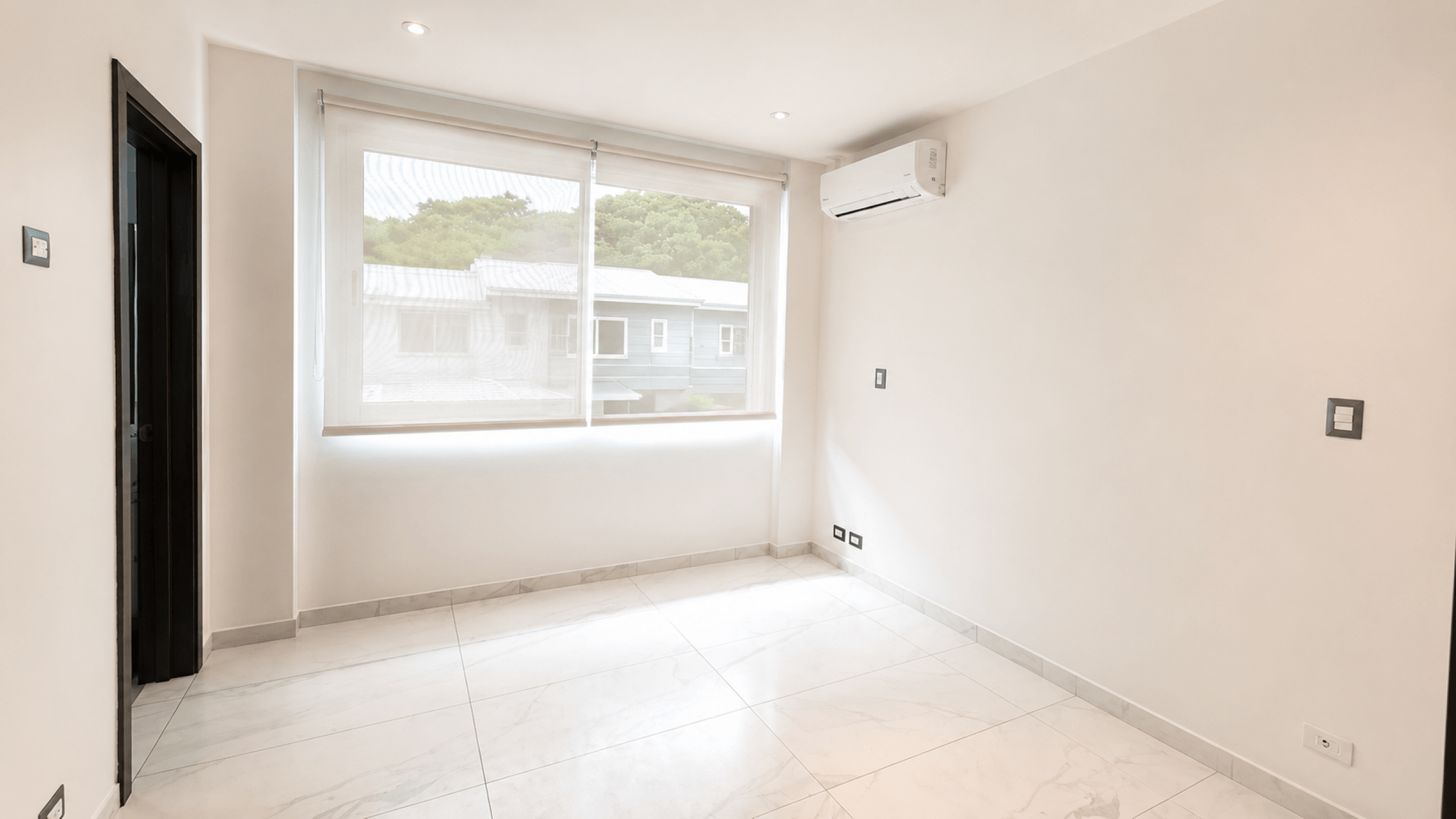 Modern Home for Rent in Santa Ana – 3 Bedrooms with Terrace and Spacious Living Areas