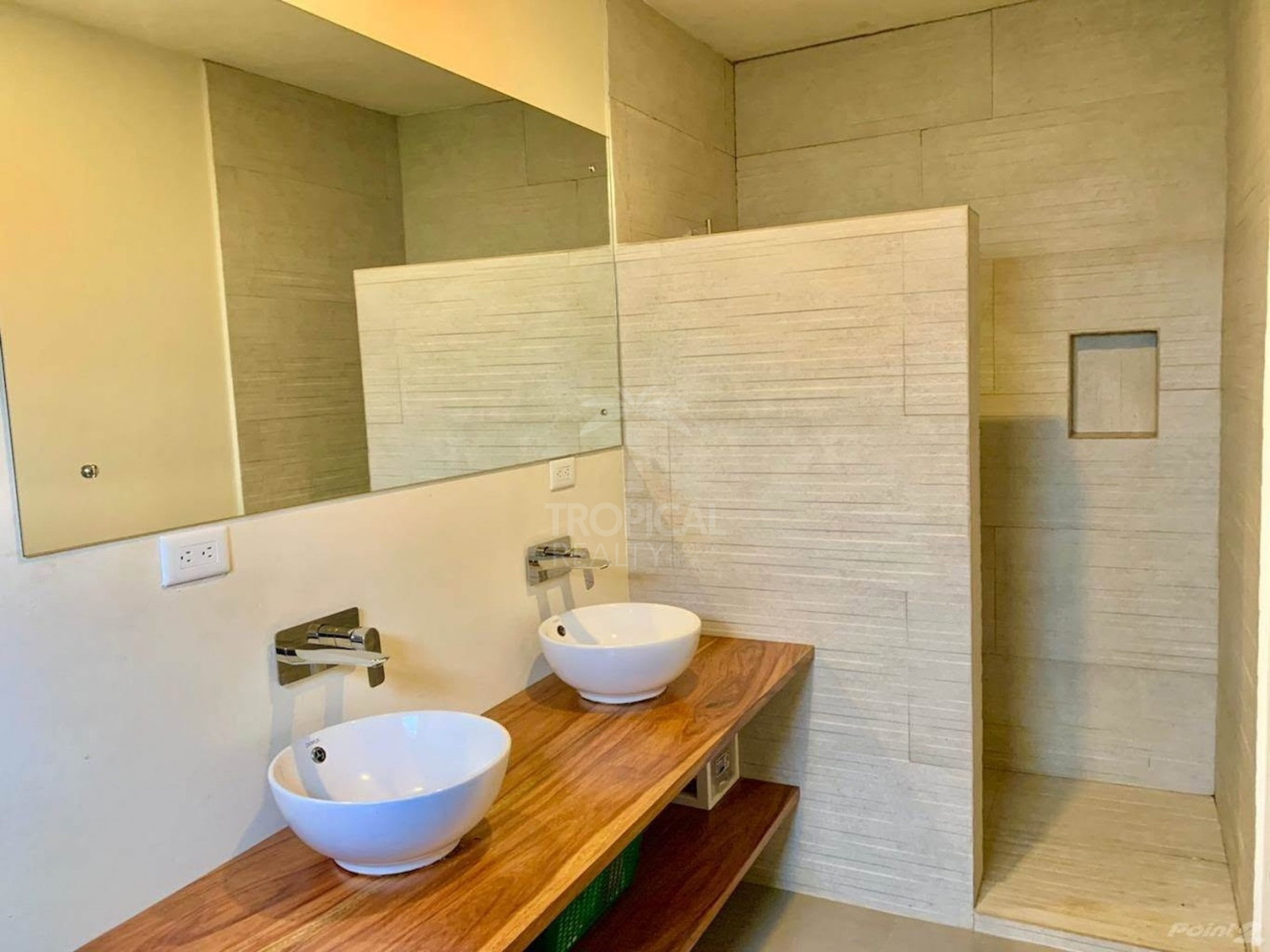 Contemporary Home with Infinity Pool in Tamarindo – 4 Bedroom Tropical Retreat on Large Lot