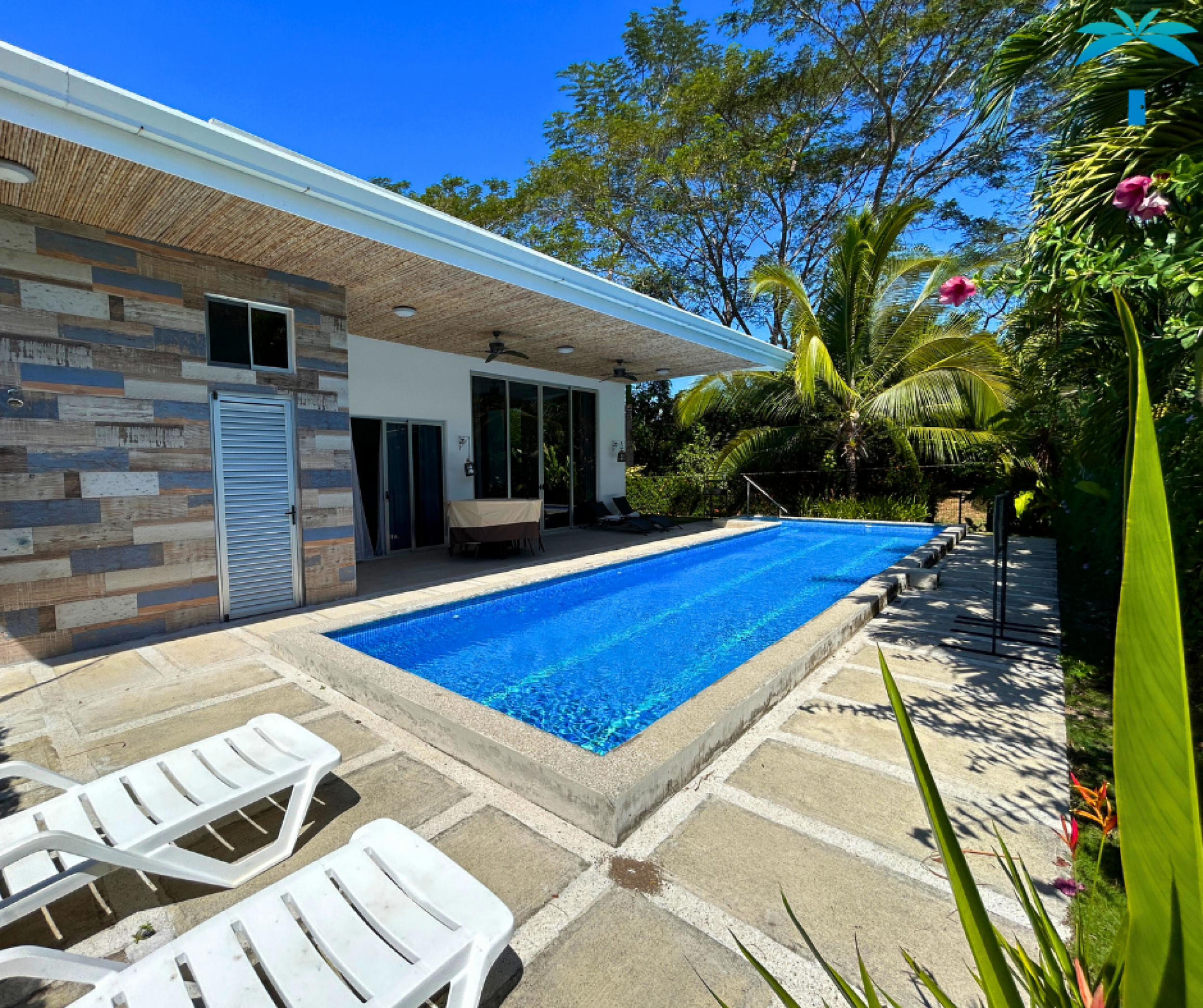 Beach-house for sale in gated community Punta Leona