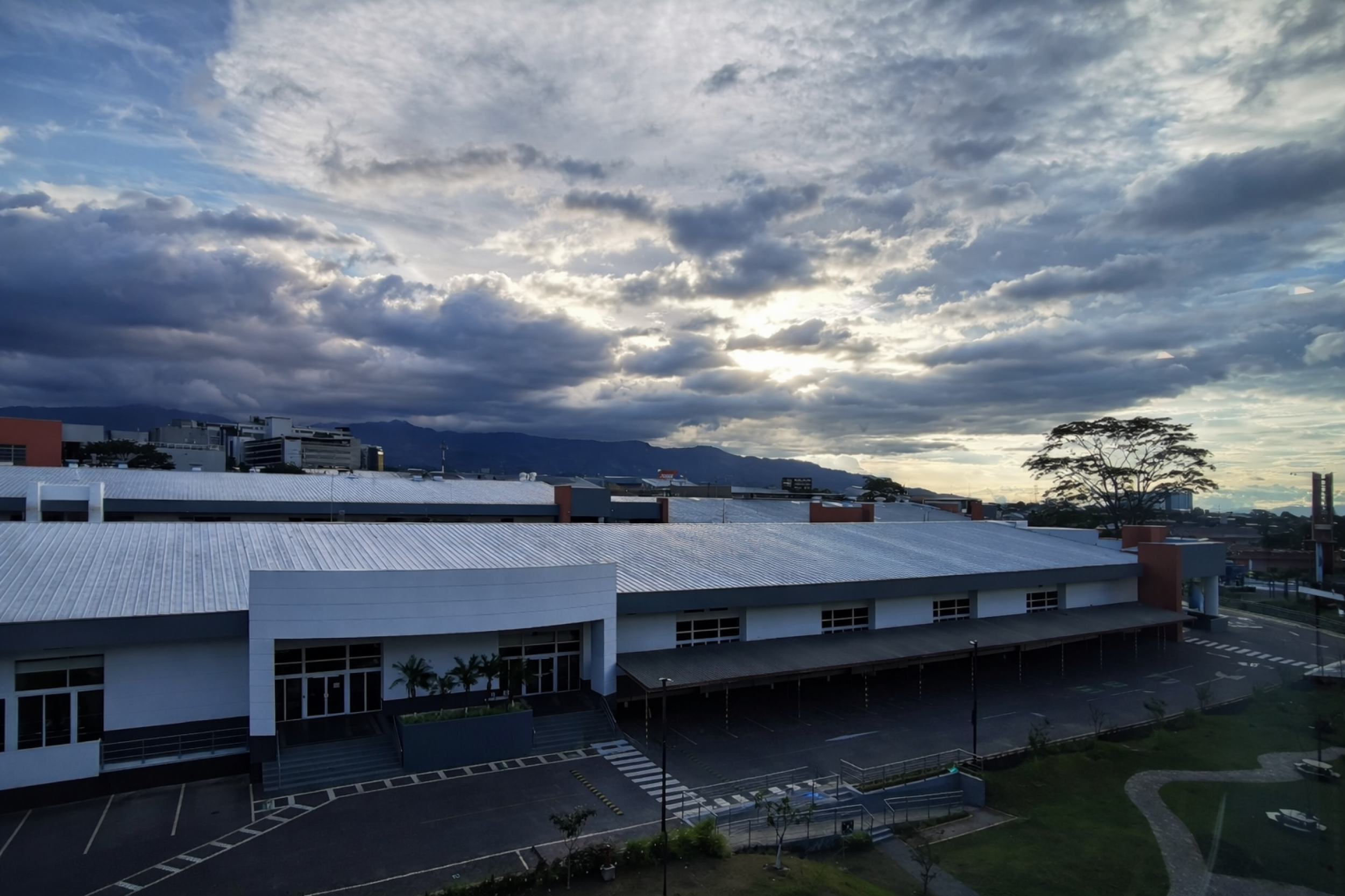 Corporate Office for Lease – Zona Franca del Este, Calle Blancos | 5,825 m²