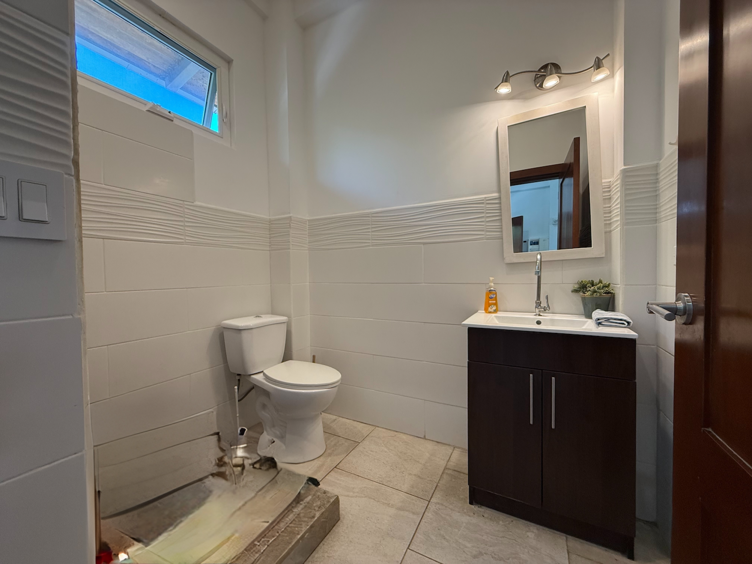 All-Inclusive Executive Office Steps from Marina Flamingo