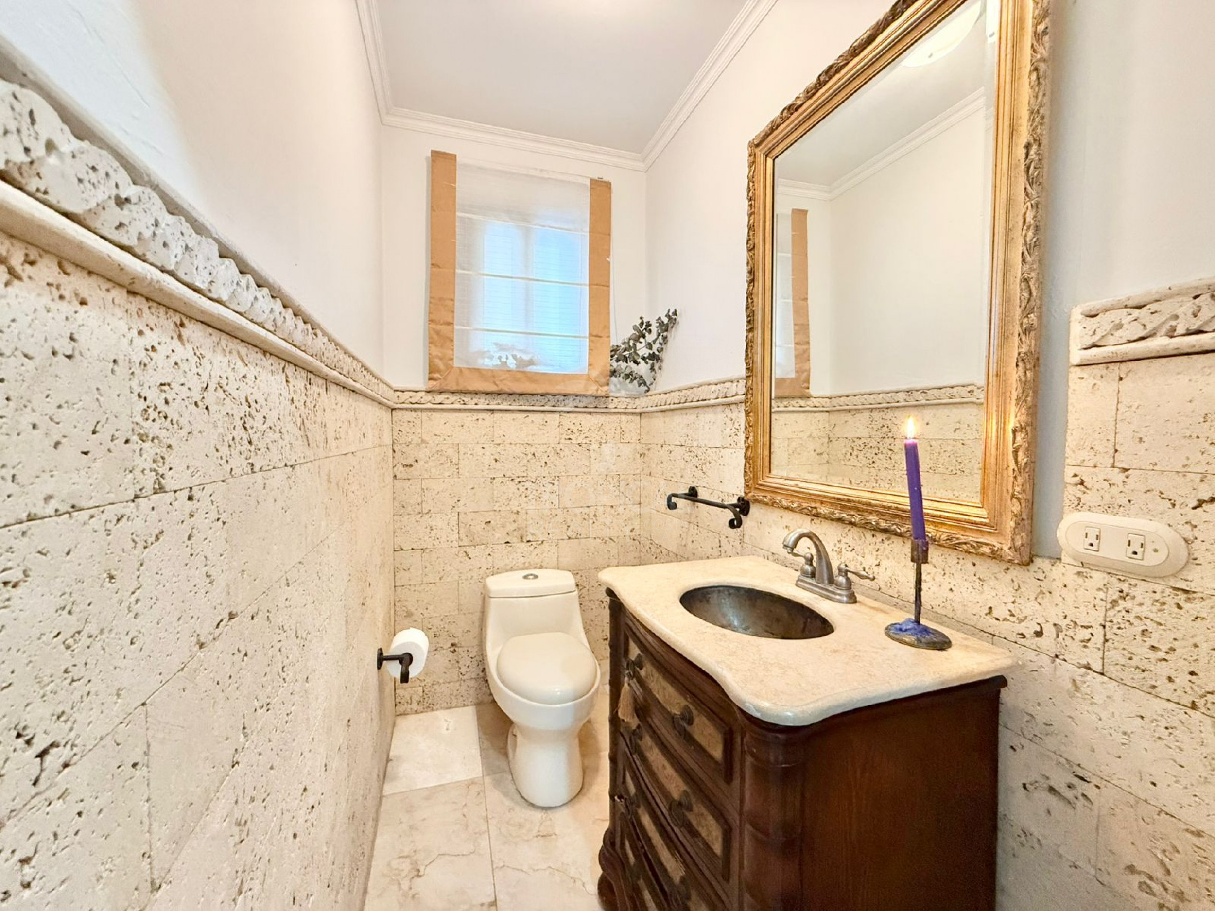 Luxury One-Story Home in Gated Community Near Multiplaza – 4 Bedrooms, Private Pool & 1,400 m² Lot
