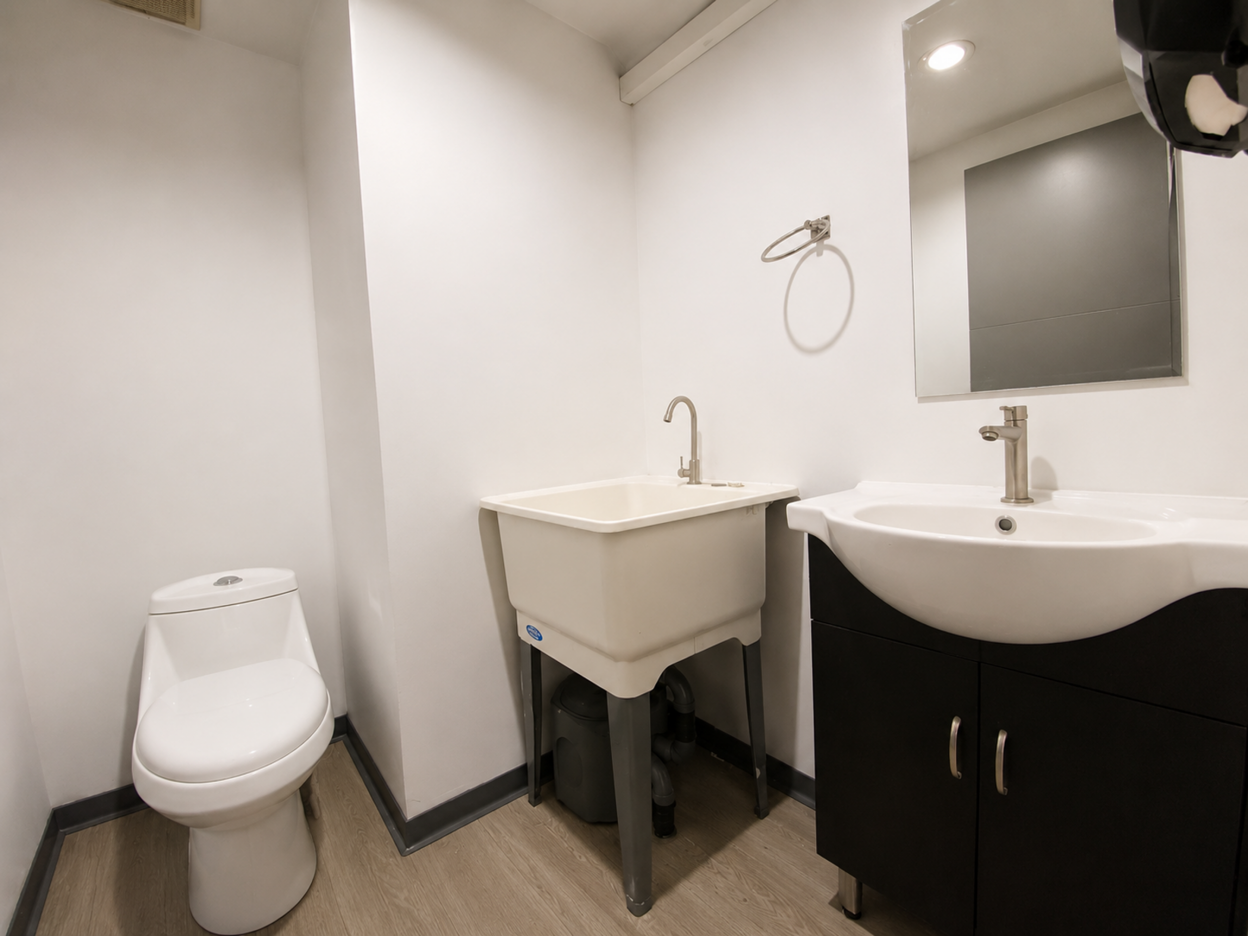 Commercial Space for Rent – Plaza Acuarium, Guachipelín, Escazú RENTED
