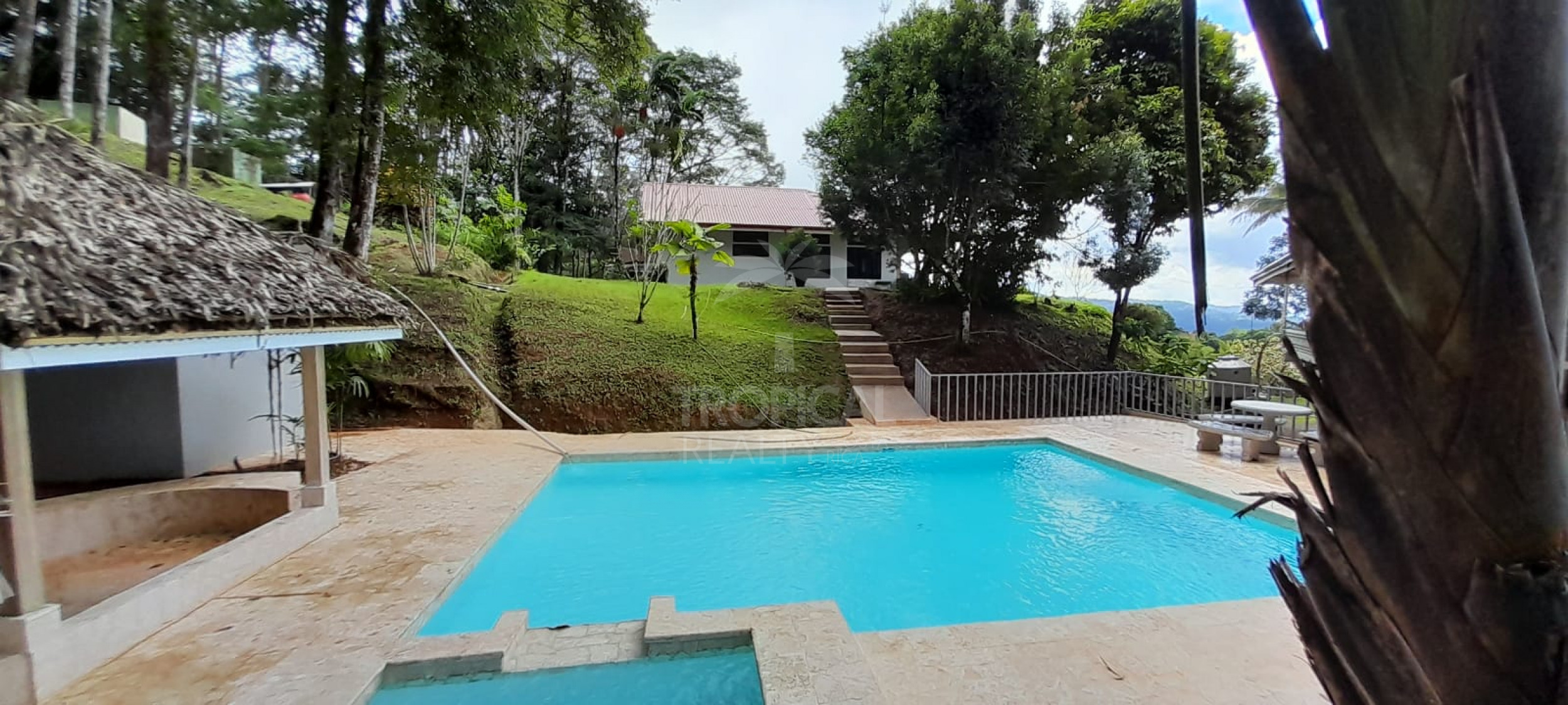 Ocean-View Boutique Hotel in Dominical – 13 Turn-Key Units on 1 Hectare