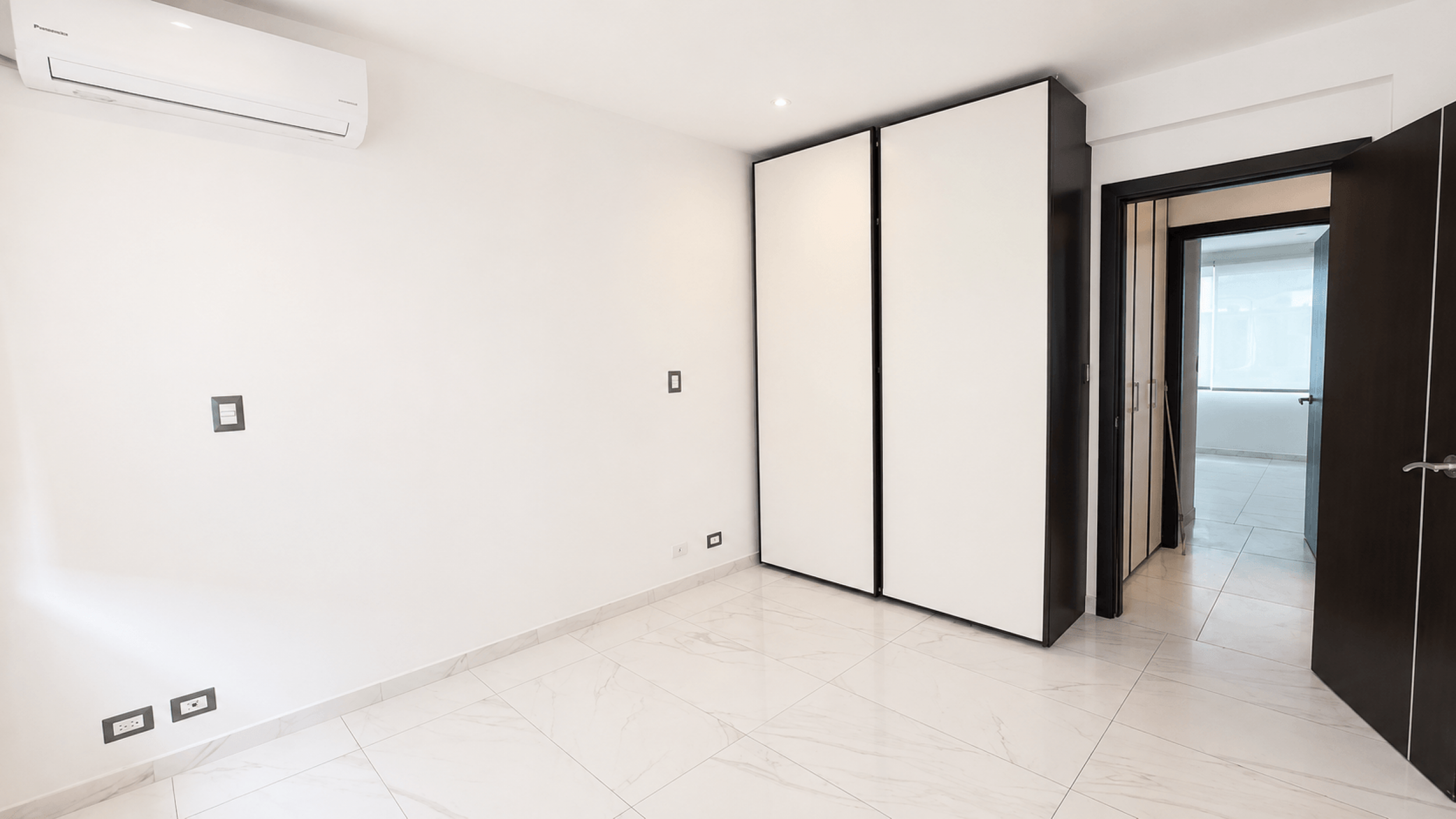 Modern Home for Rent in Santa Ana – 3 Bedrooms with Terrace and Spacious Living Areas