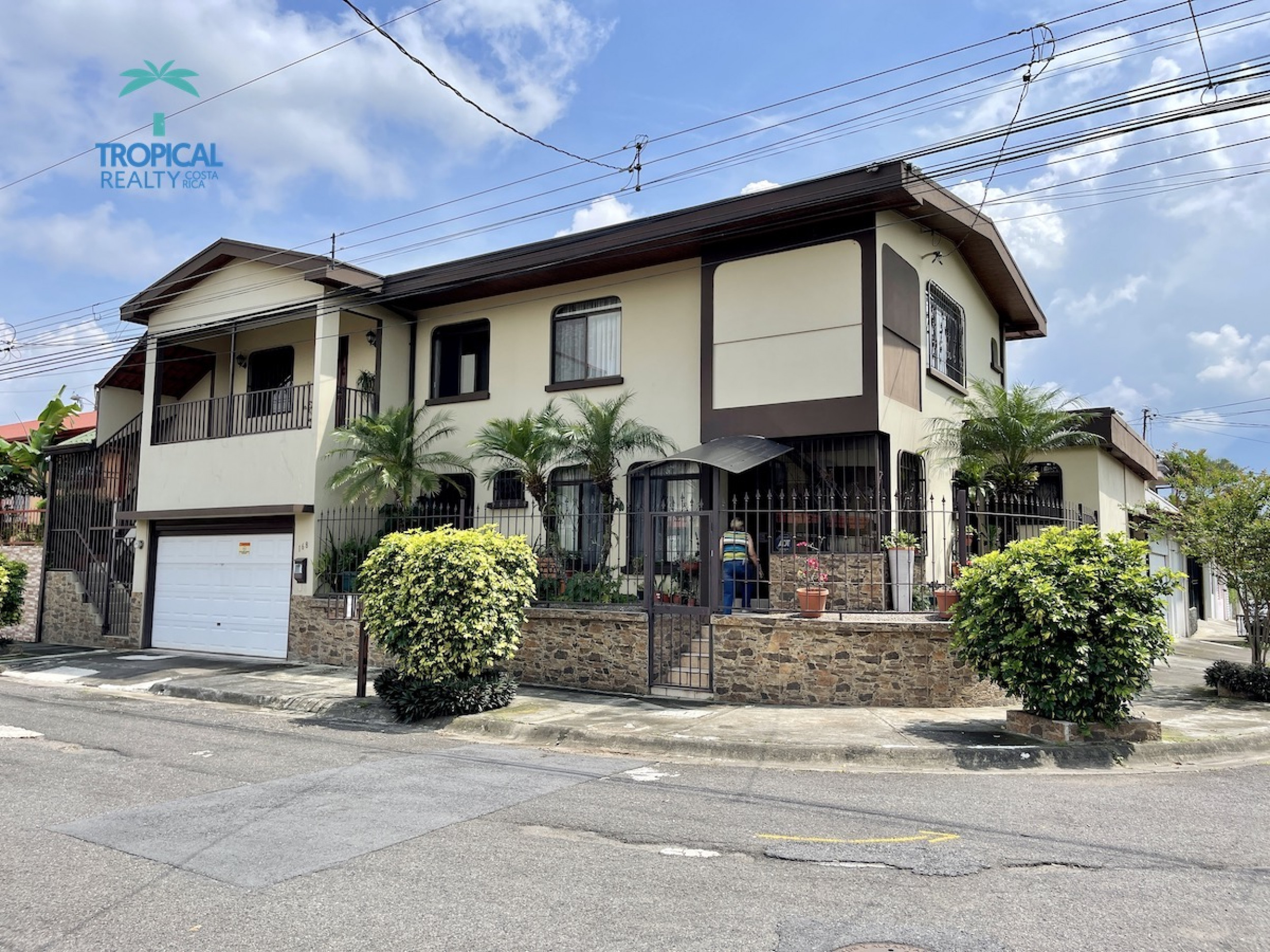 Rohrmoser, residential Roma house plus apartment. SOLD
