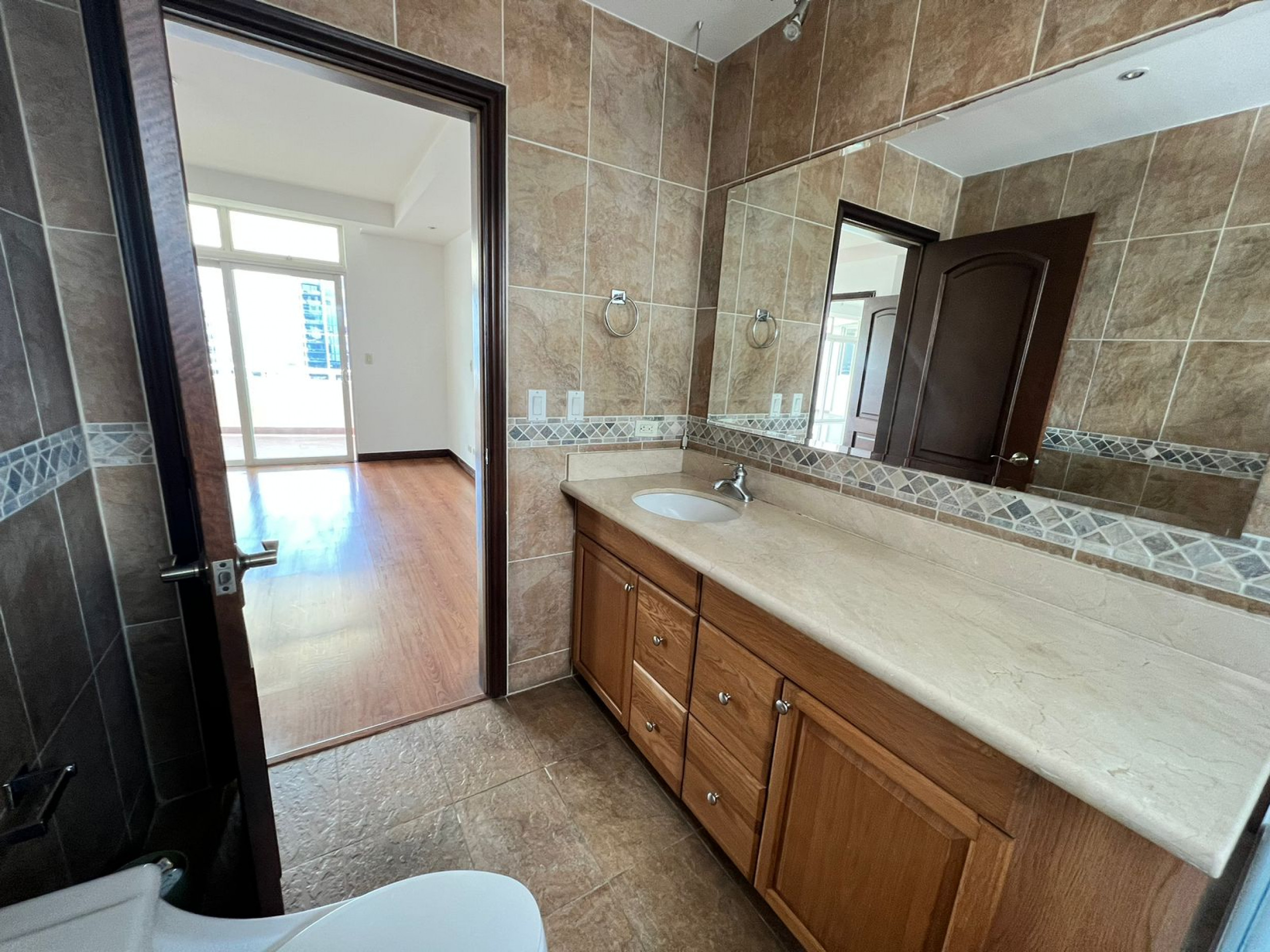 Penthouse Exclusivo en Torre Nunciatura: Elegancia y Funcionalidad SOLD