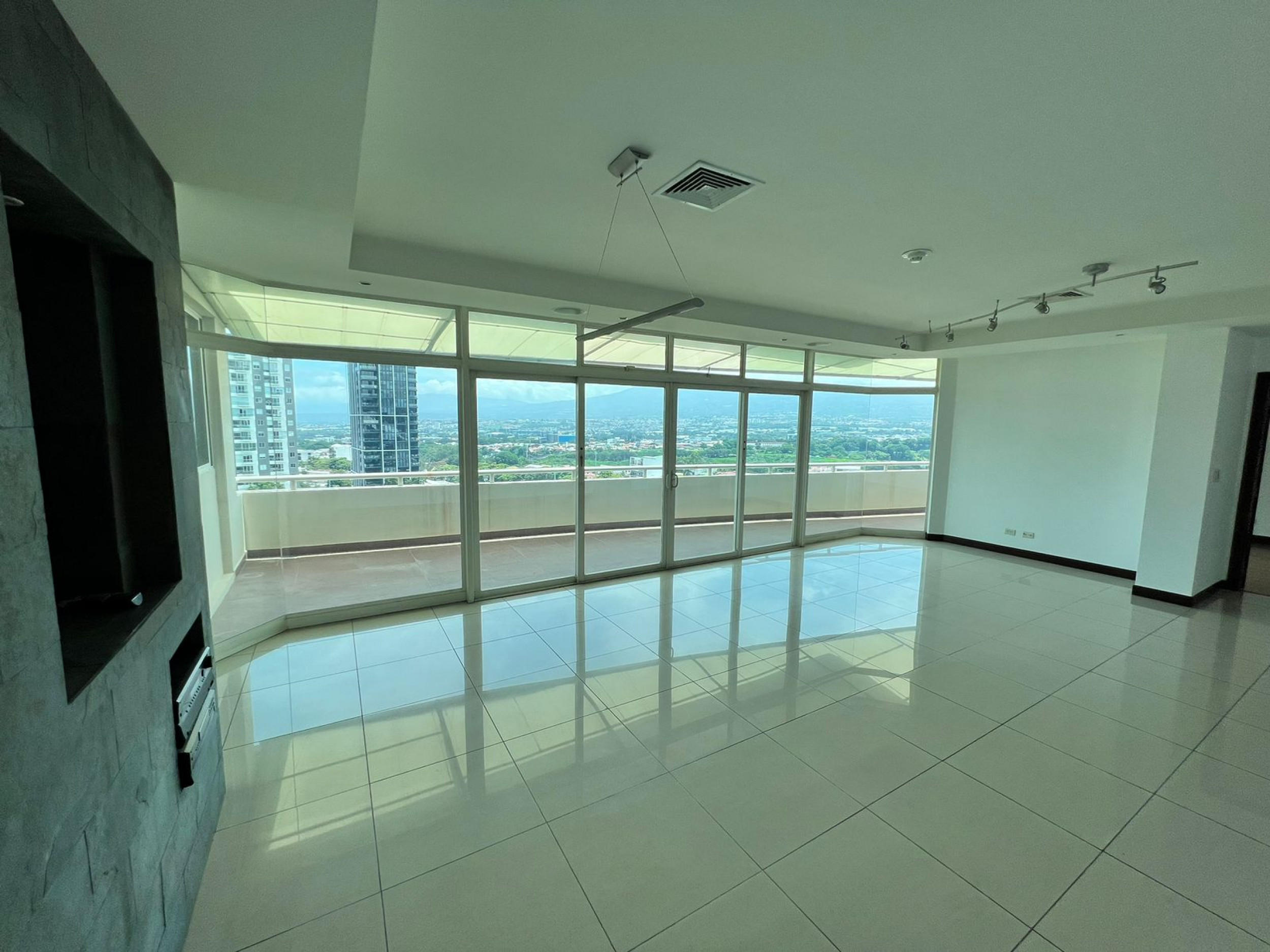 Penthouse Exclusivo en Torre Nunciatura: Elegancia y Funcionalidad SOLD