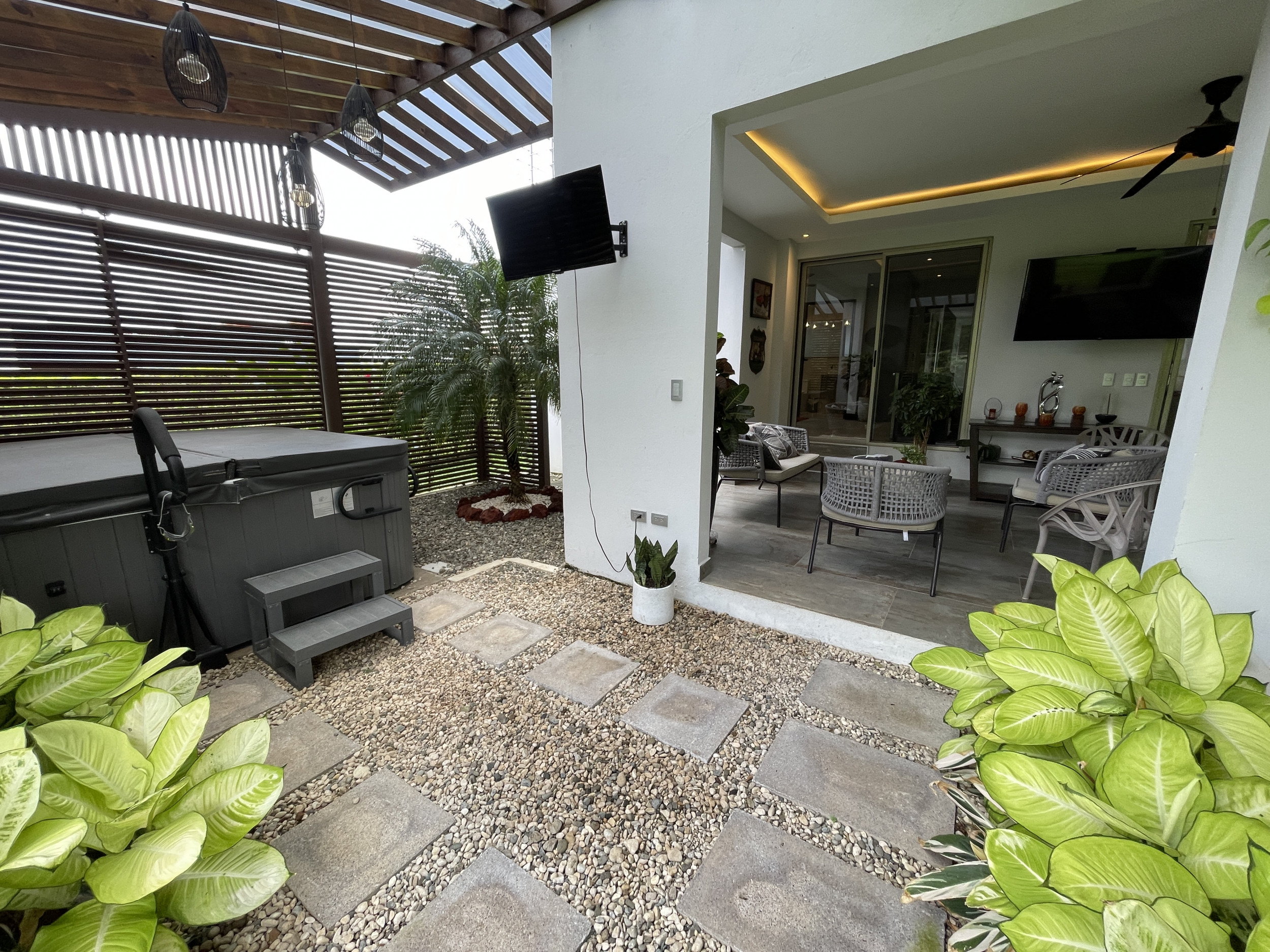 Beautiful House for Sale in Gated Community - Hacienda Los Reyes