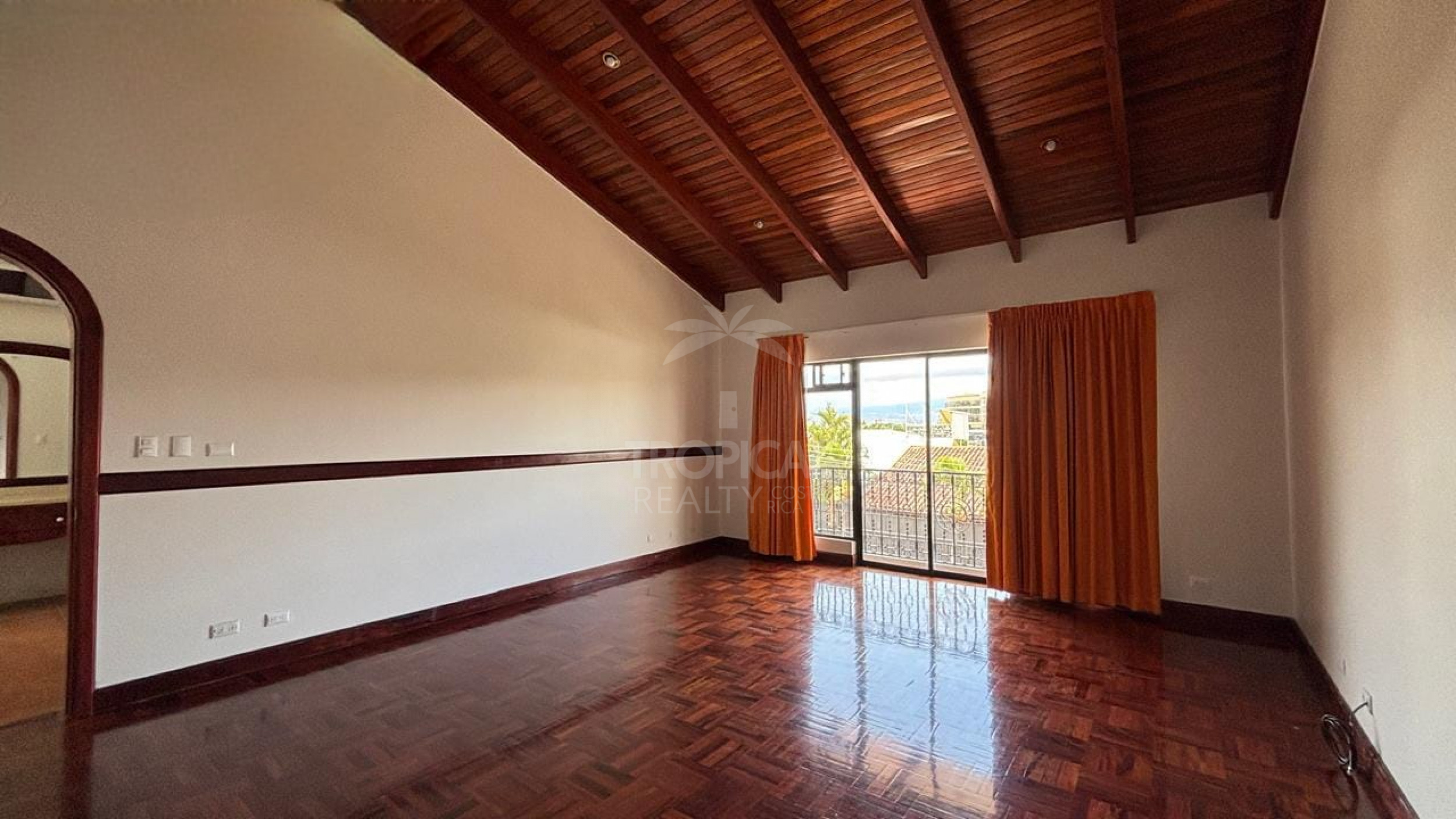 Independent Luxury Residence in Los Laureles, Escazú