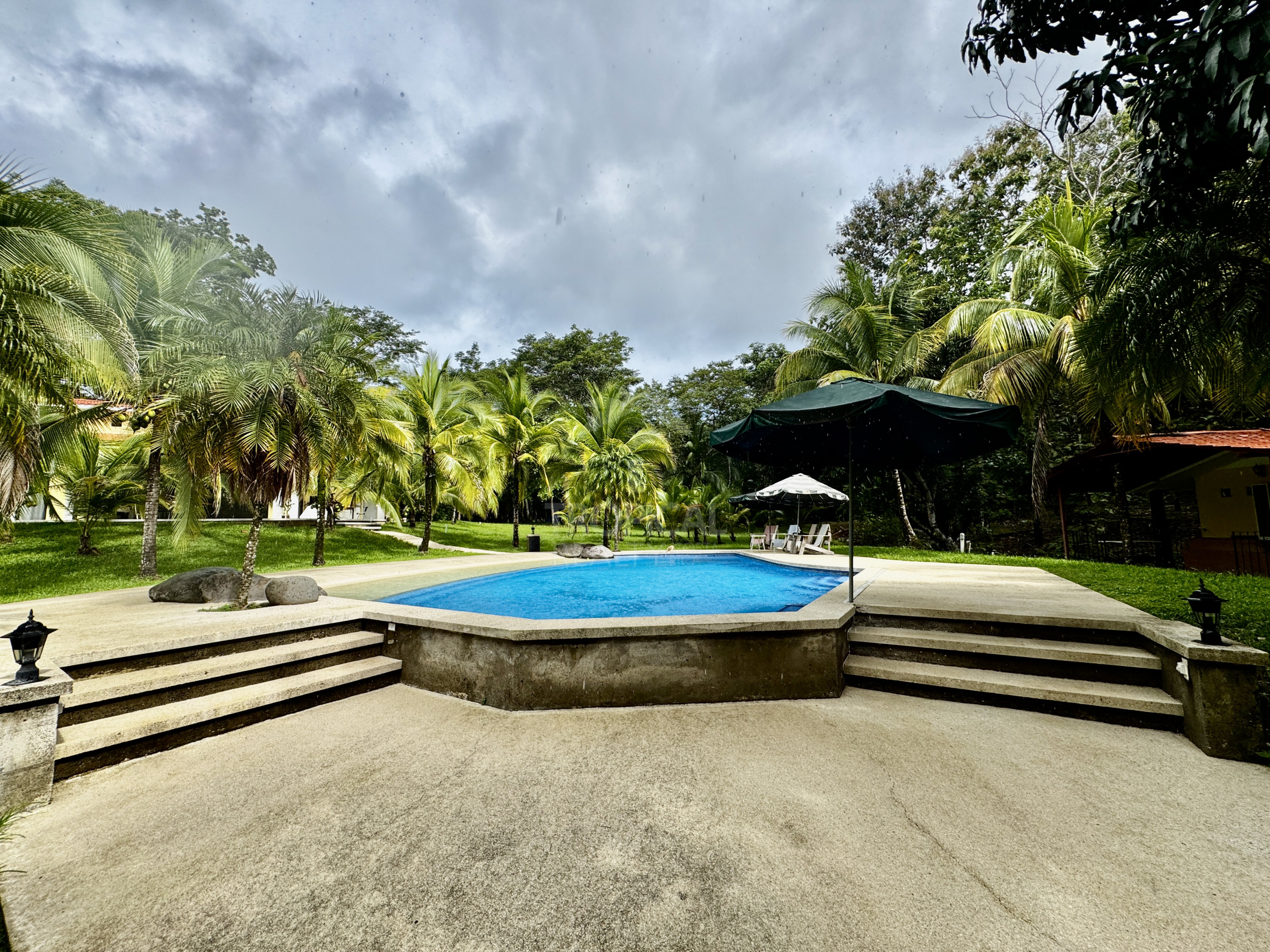 Apartamento en alquiler en Montezuma, tres habitaciones, su hogar frente al paraíso.