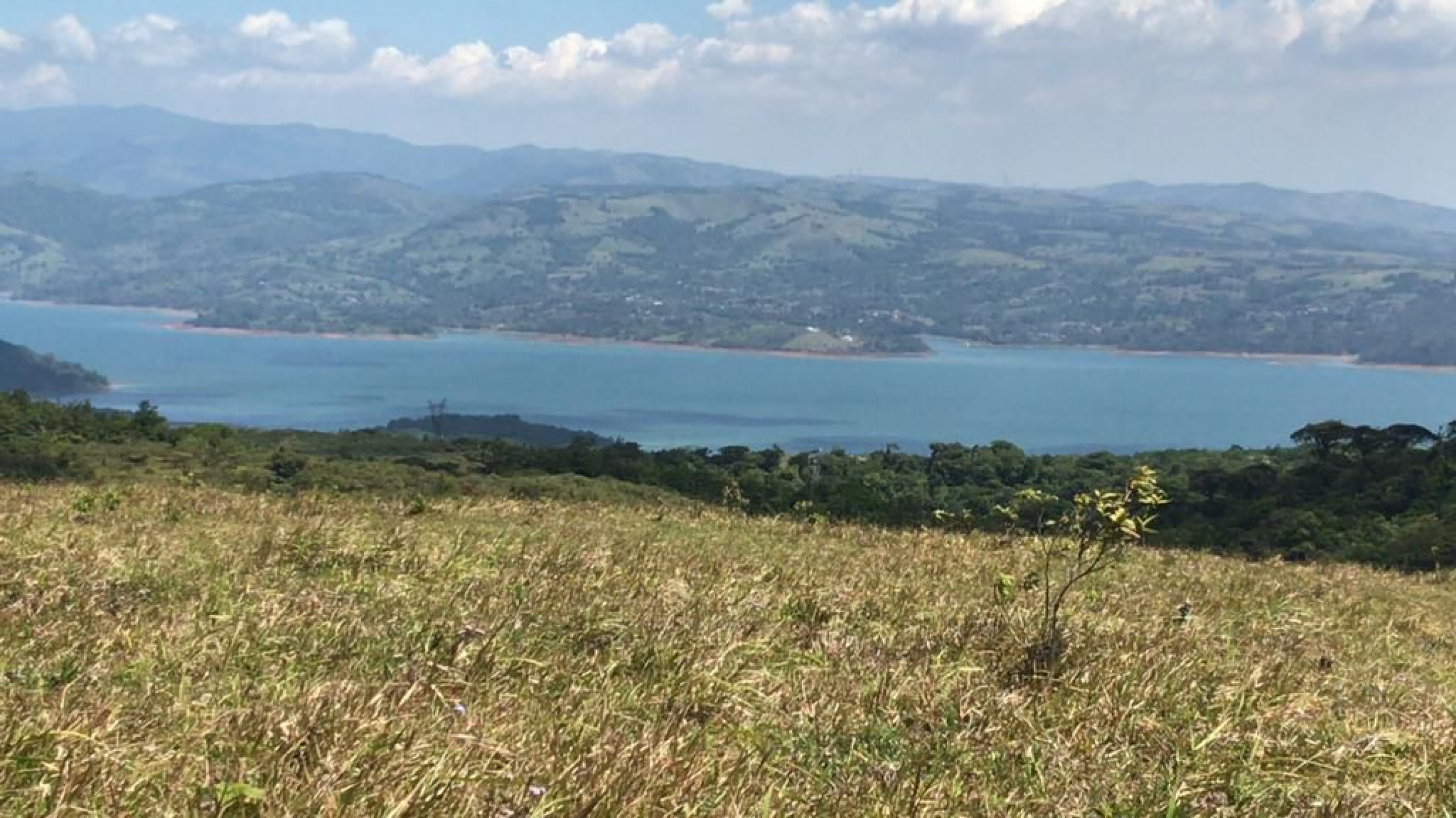 Arenal Paradise: 417 Acres (169 hectares) with Breathtaking Lake and Mountain Views