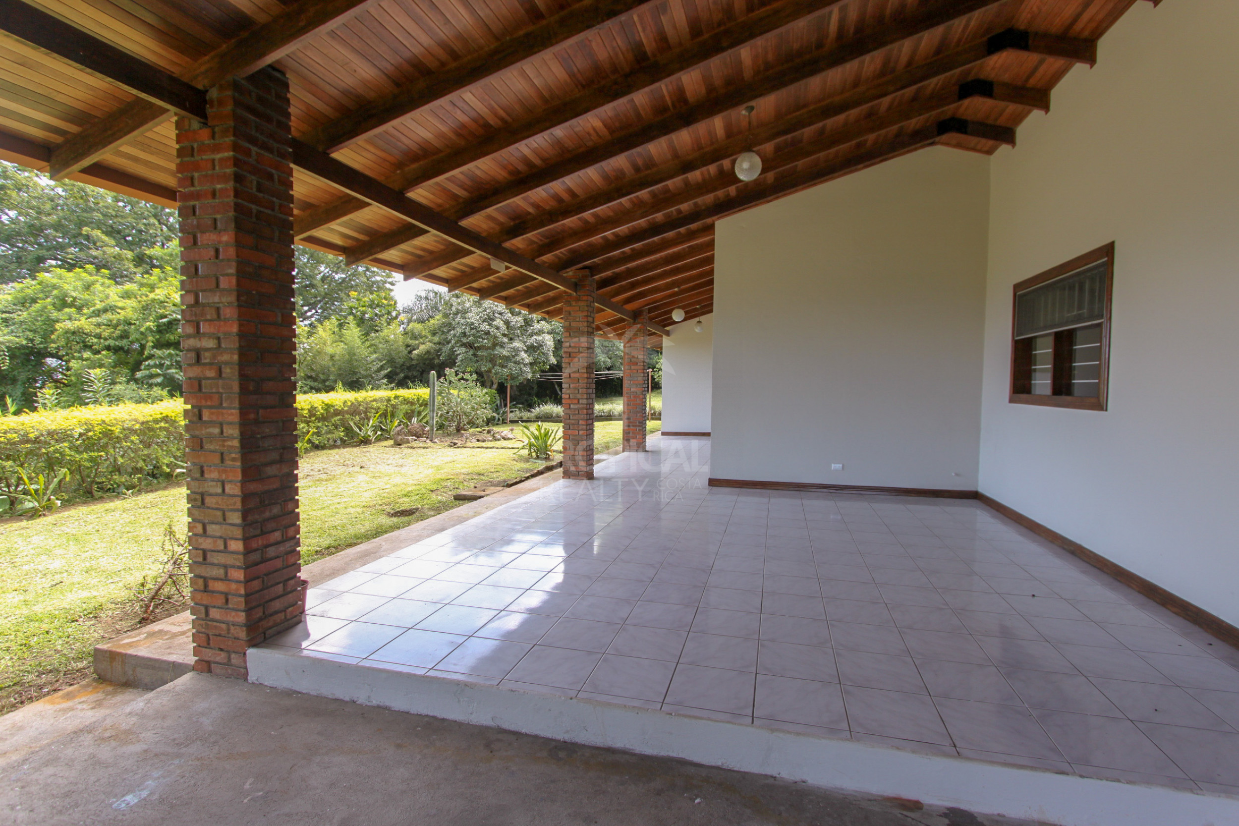 Single-Story Home for Sale – Santa Ana, Piedades | Expansive 2,650 m² Lot with Scenic Views and Development Potential