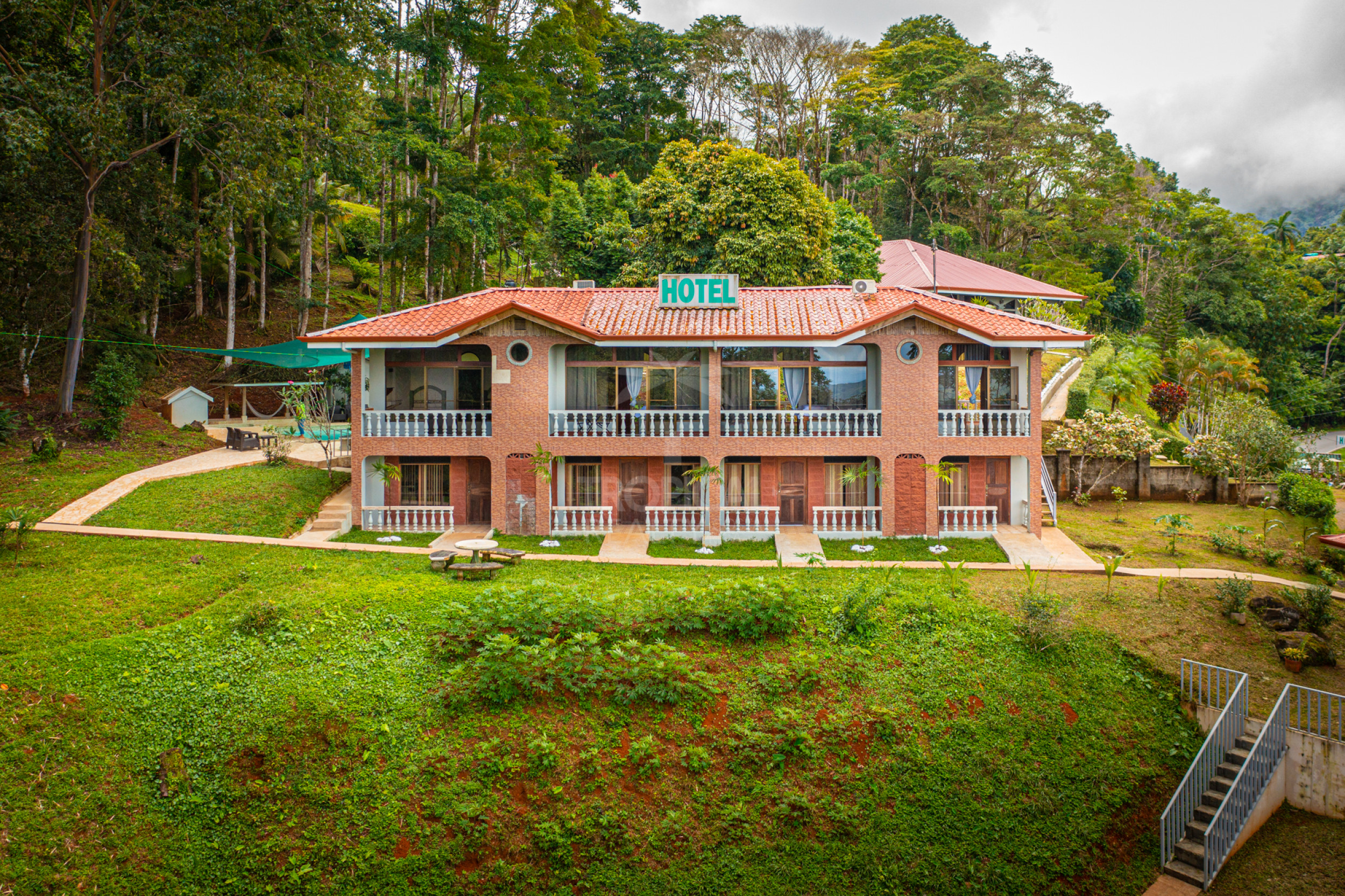 Ocean-View Boutique Hotel in Dominical – 13 Turn-Key Units on 1 Hectare