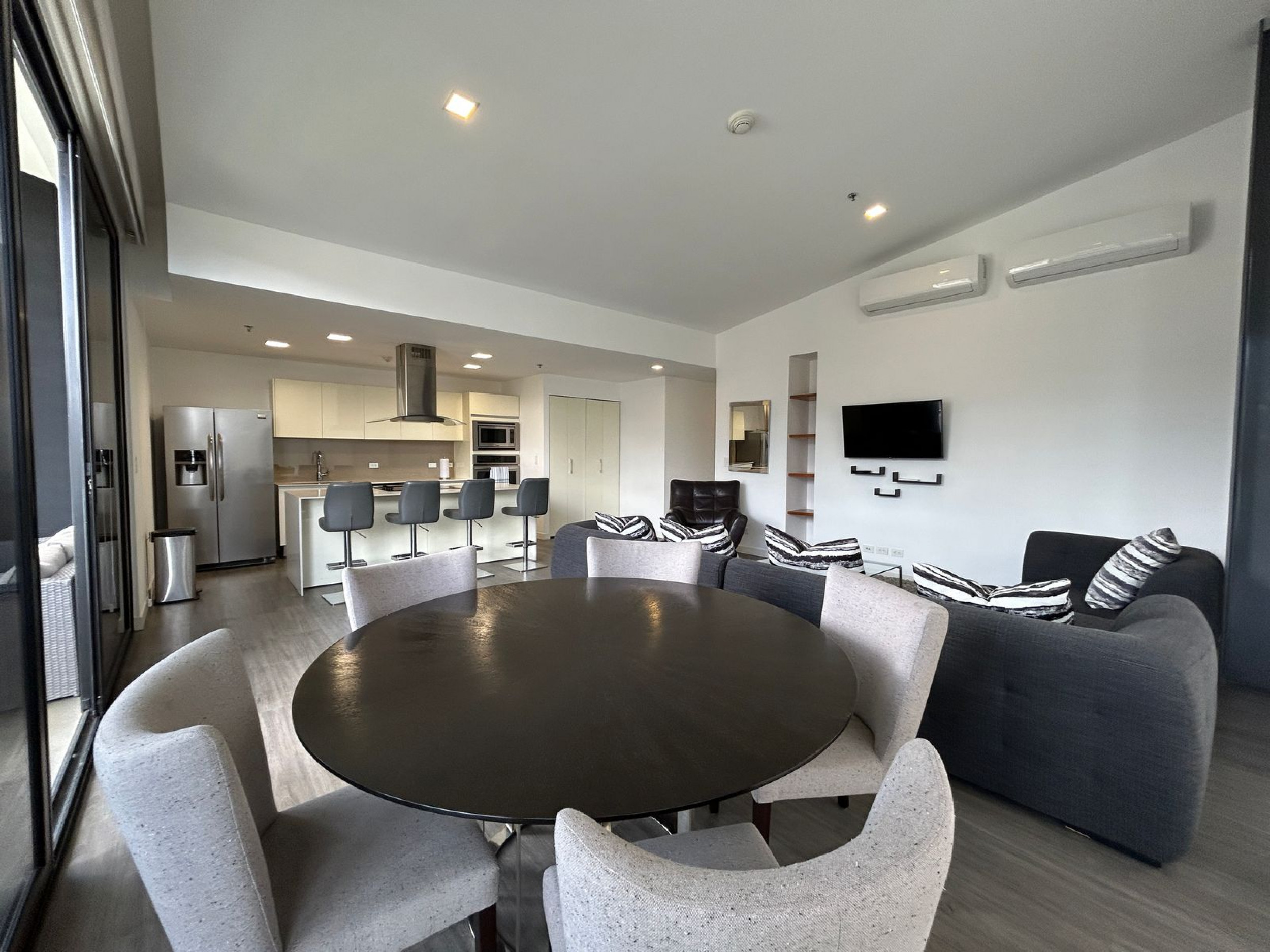Fully Furnished Luxury Apartment in Escazú Village – Style, Comfort & Prime Location