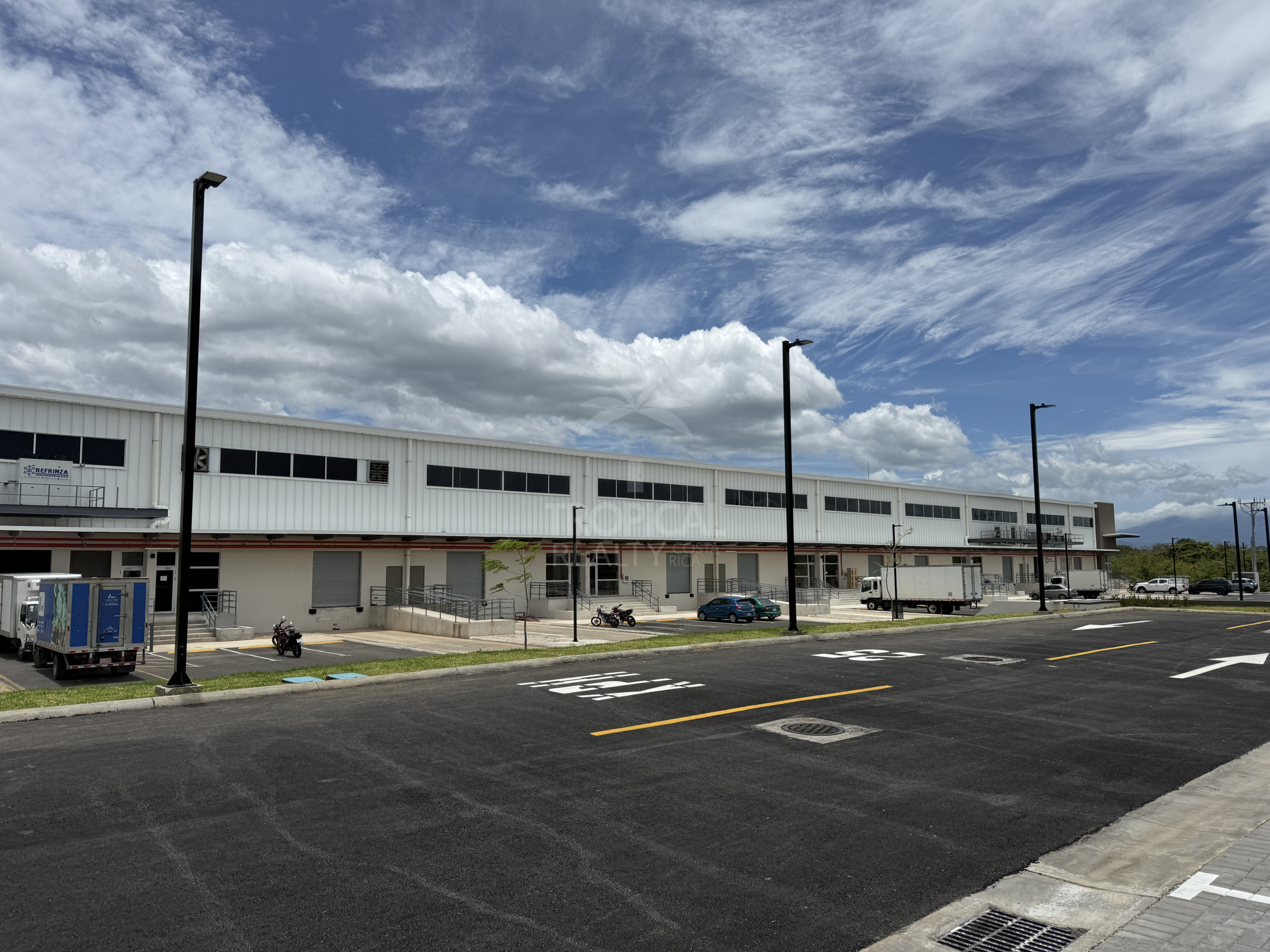 LiberiaStrategic Industrial Opportunity: High-Efficiency Office-Warehouse for rent in Solarium, Liberia