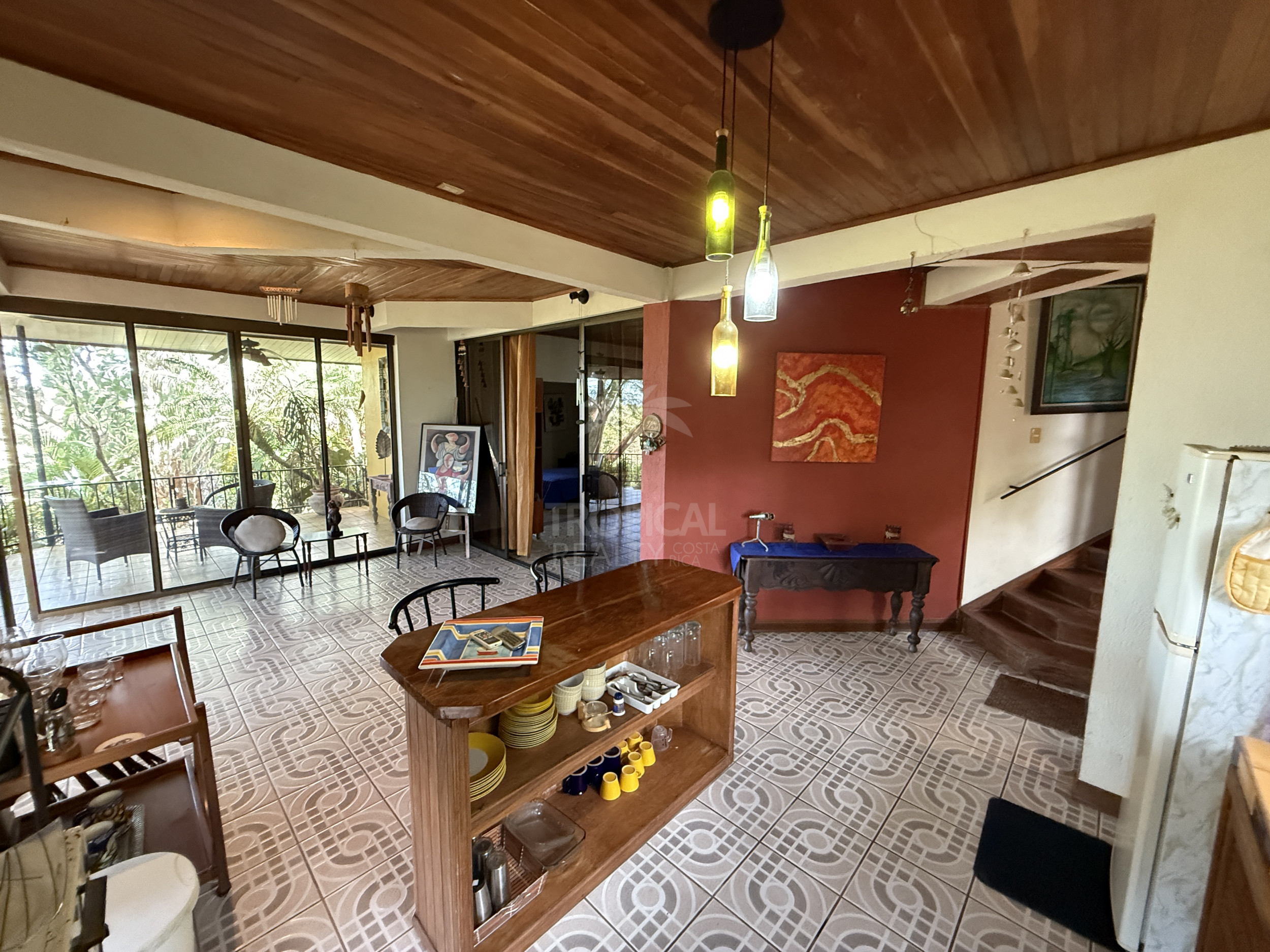 Property for sale with 3 houses and a cabin in Esparza!