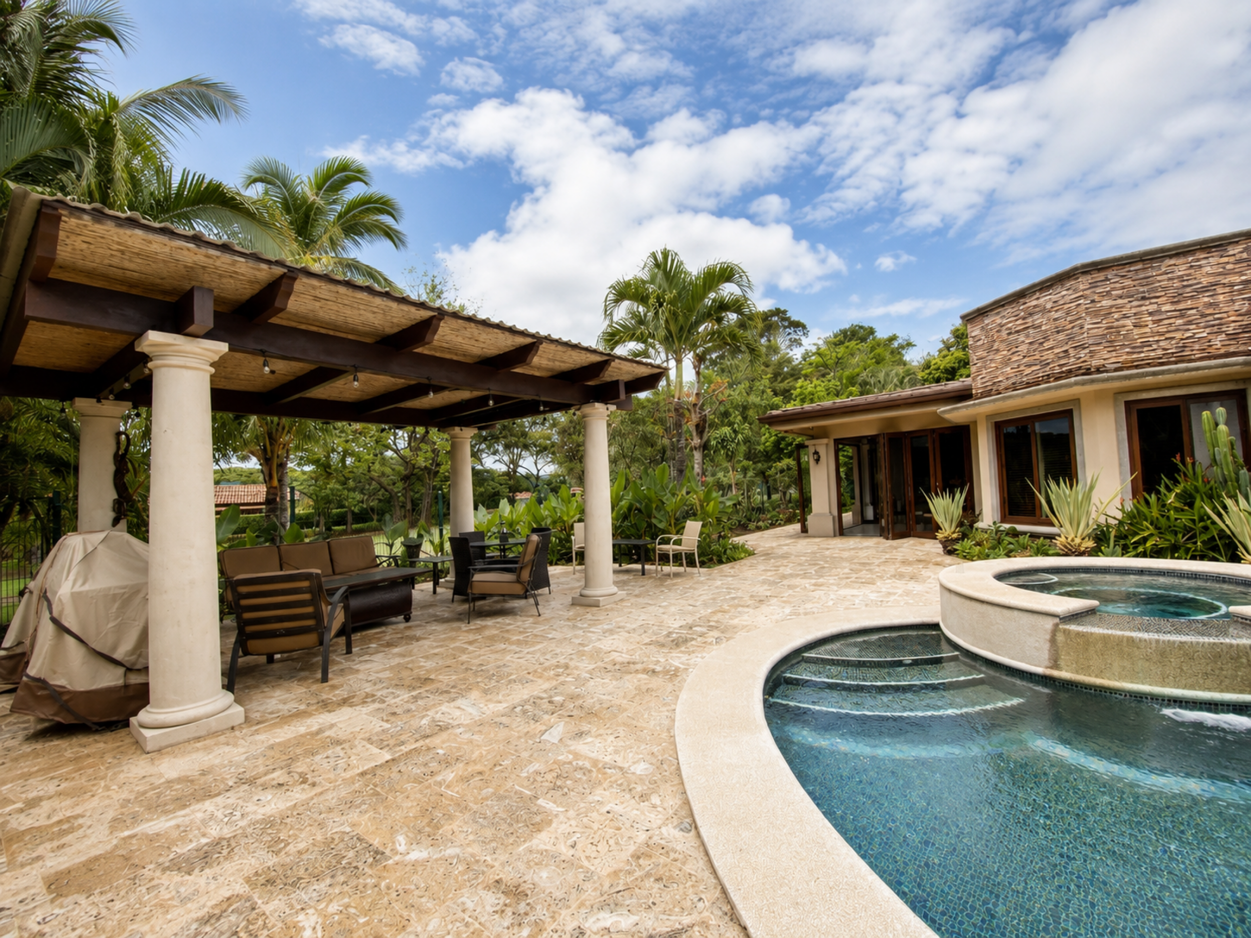 Luxury house for sale Hacienda Los Reyes La Guacima
