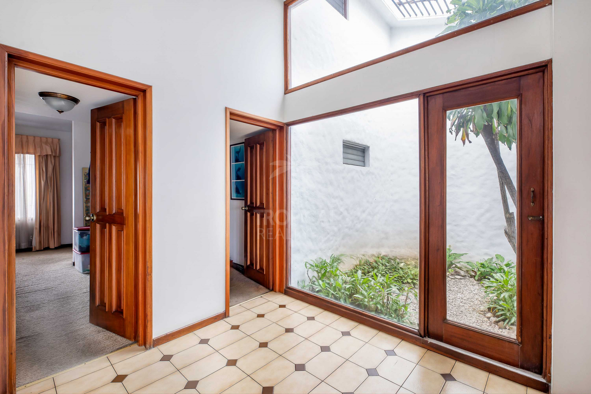 Single-Story Home with Private Pool for Sale in Trejos Montealegre, Escazú SOLD