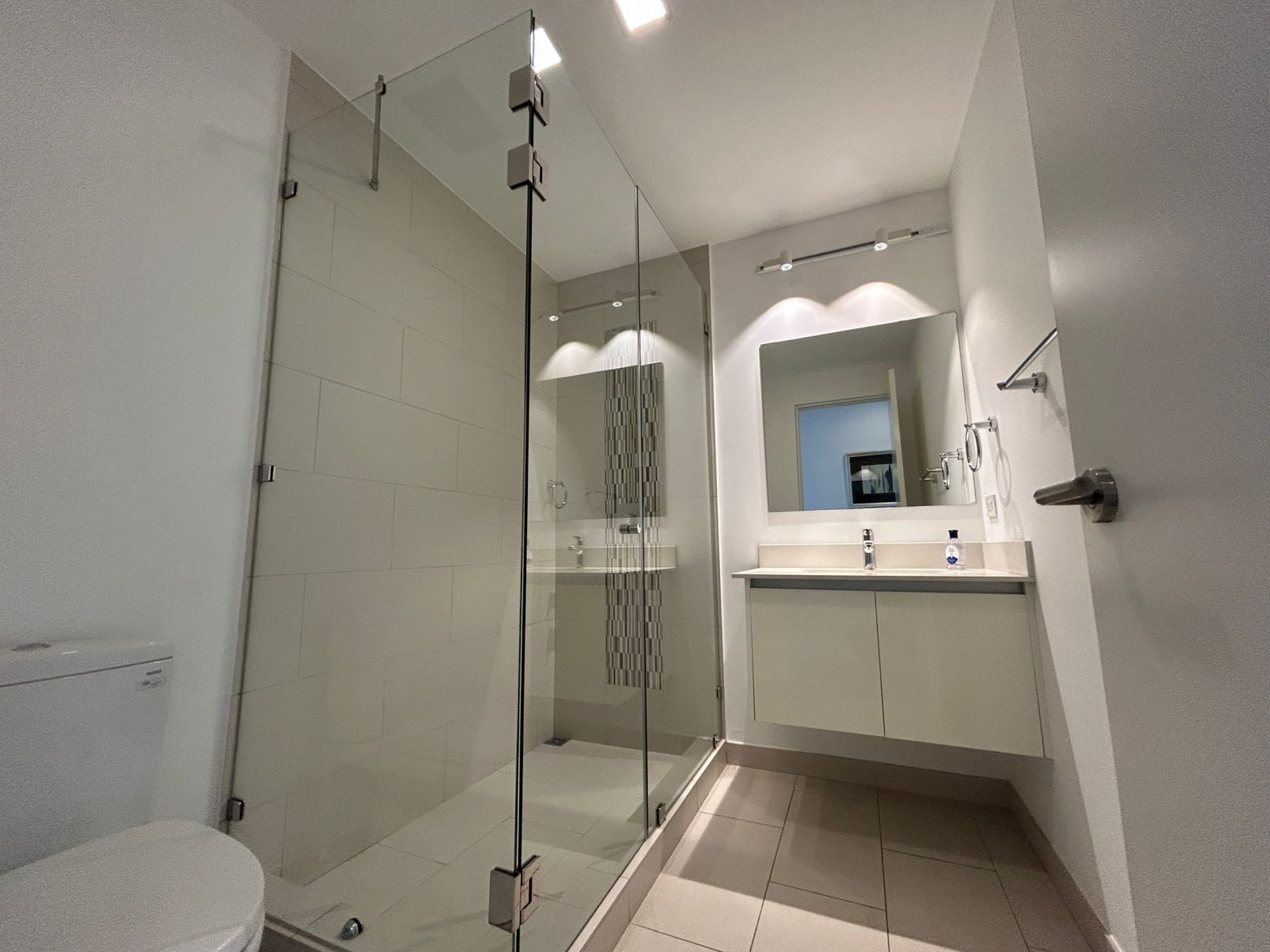 Fully Furnished Luxury Apartment in Escazú Village – Style, Comfort & Prime Location