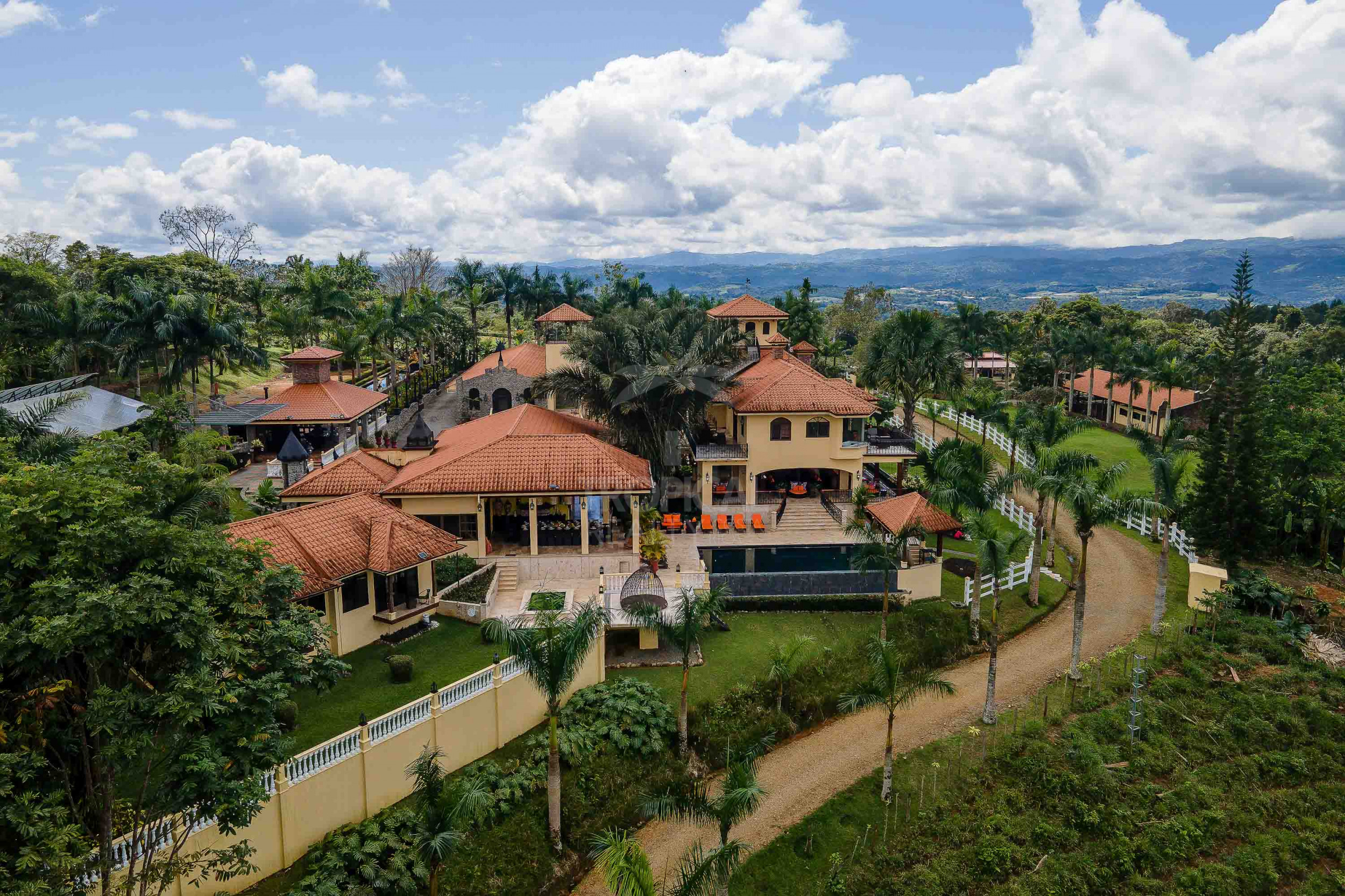 Grand Luxury Estate – Rancho Villa Verde