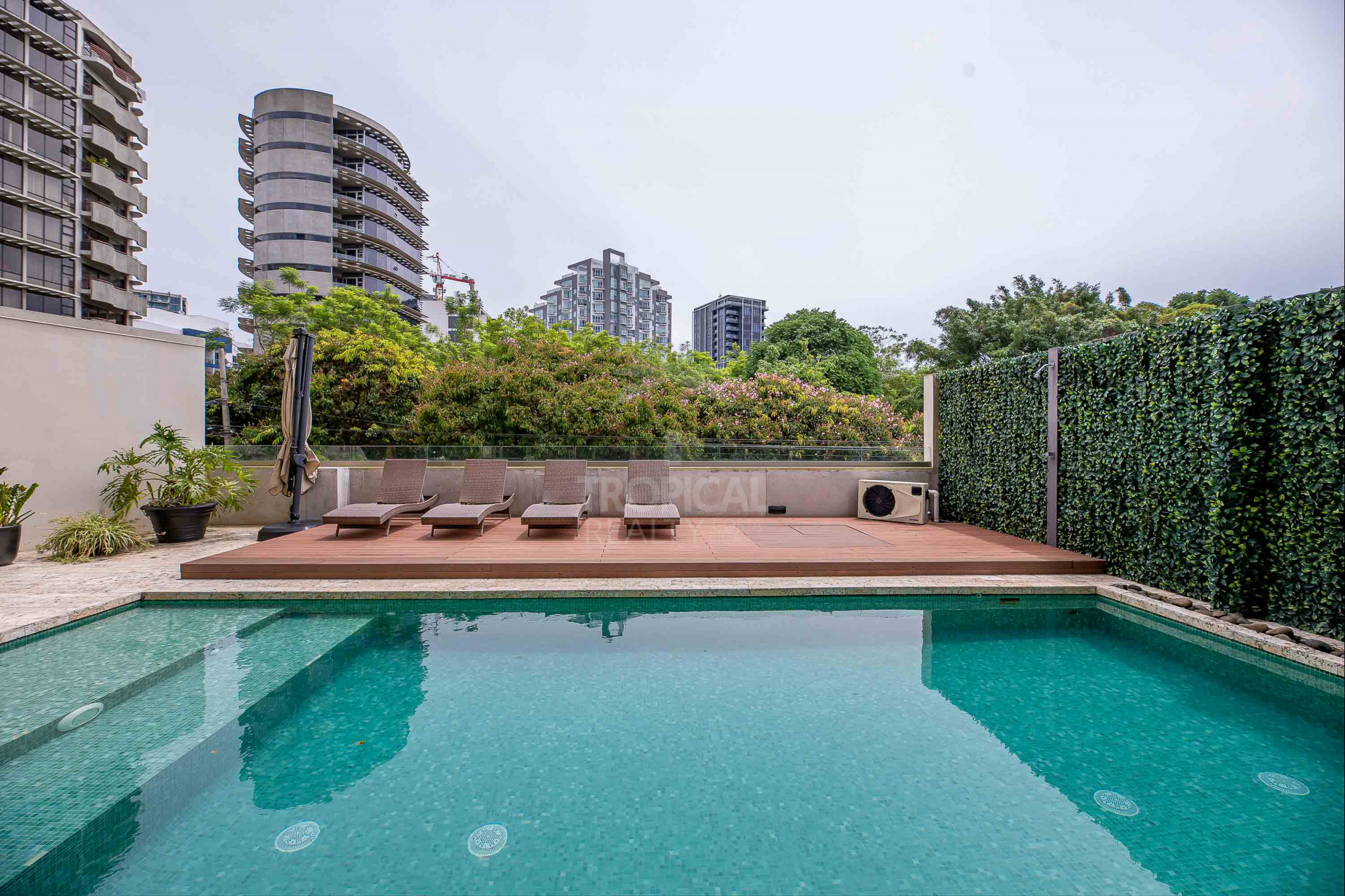 Luxury 10th Floor Condo with Panoramic Views in Nunciatura