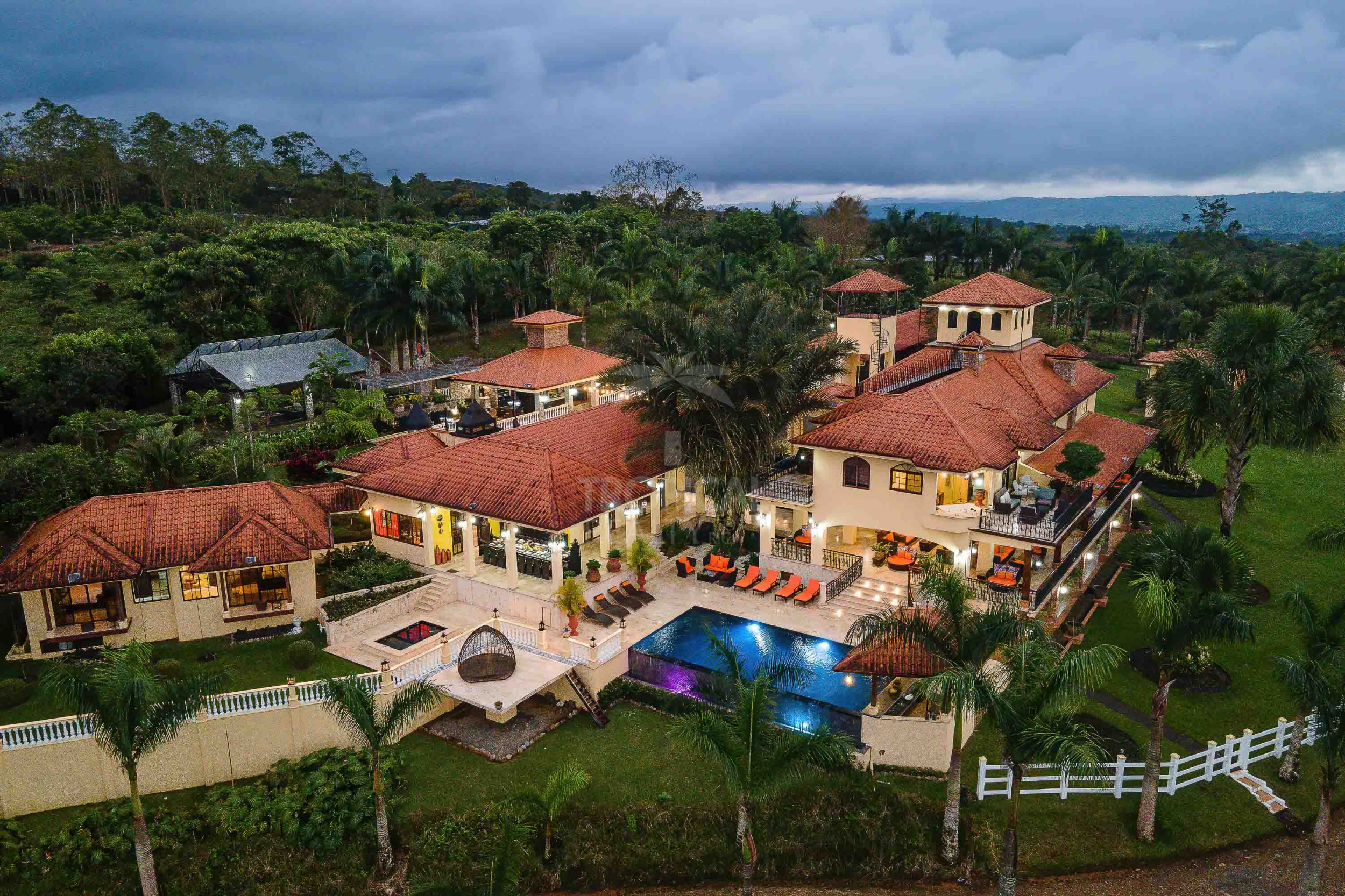Grand Luxury Estate – Rancho Villa Verde