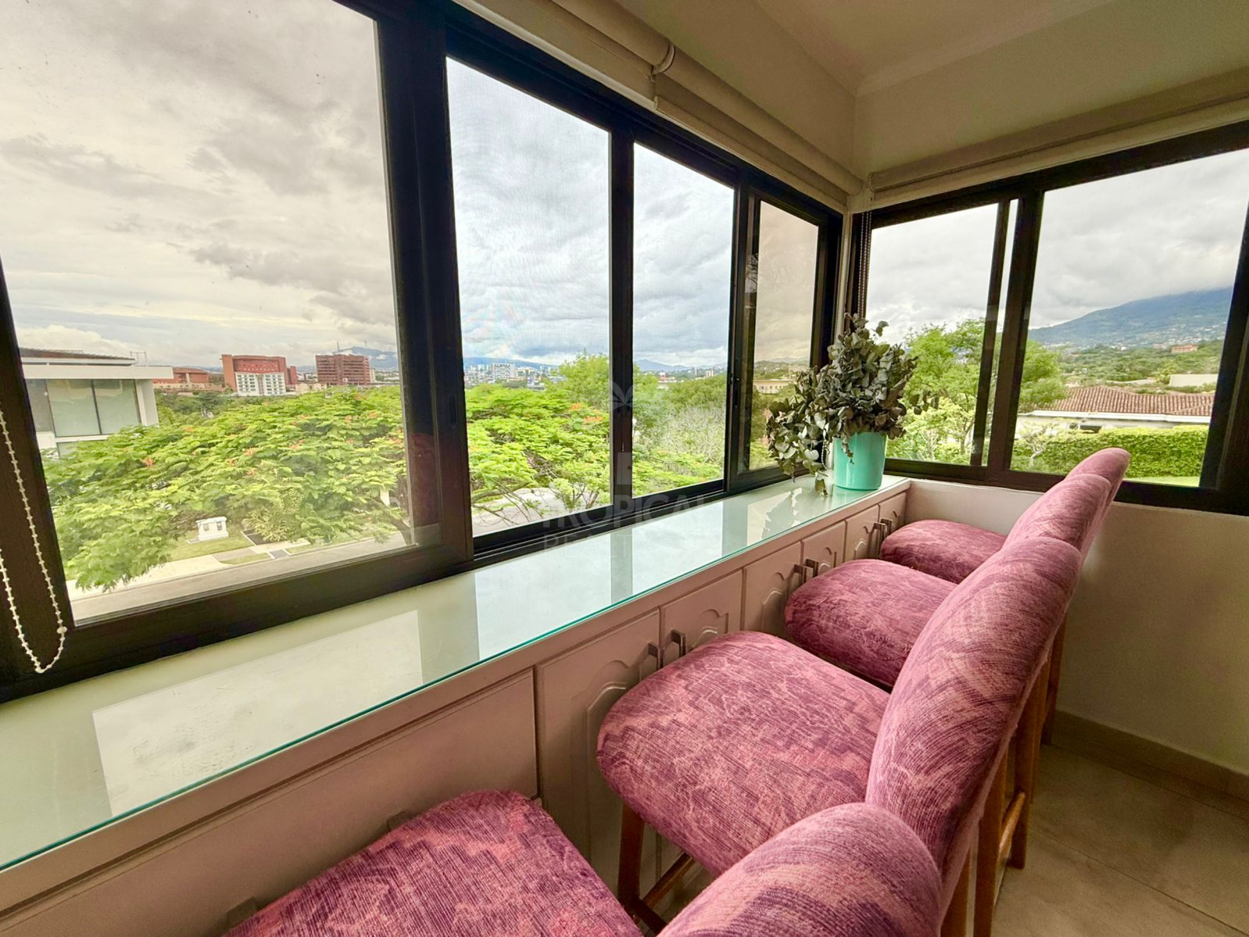 Luxury One-Story Home in Gated Community Near Multiplaza – 4 Bedrooms, Private Pool & 1,400 m² Lot