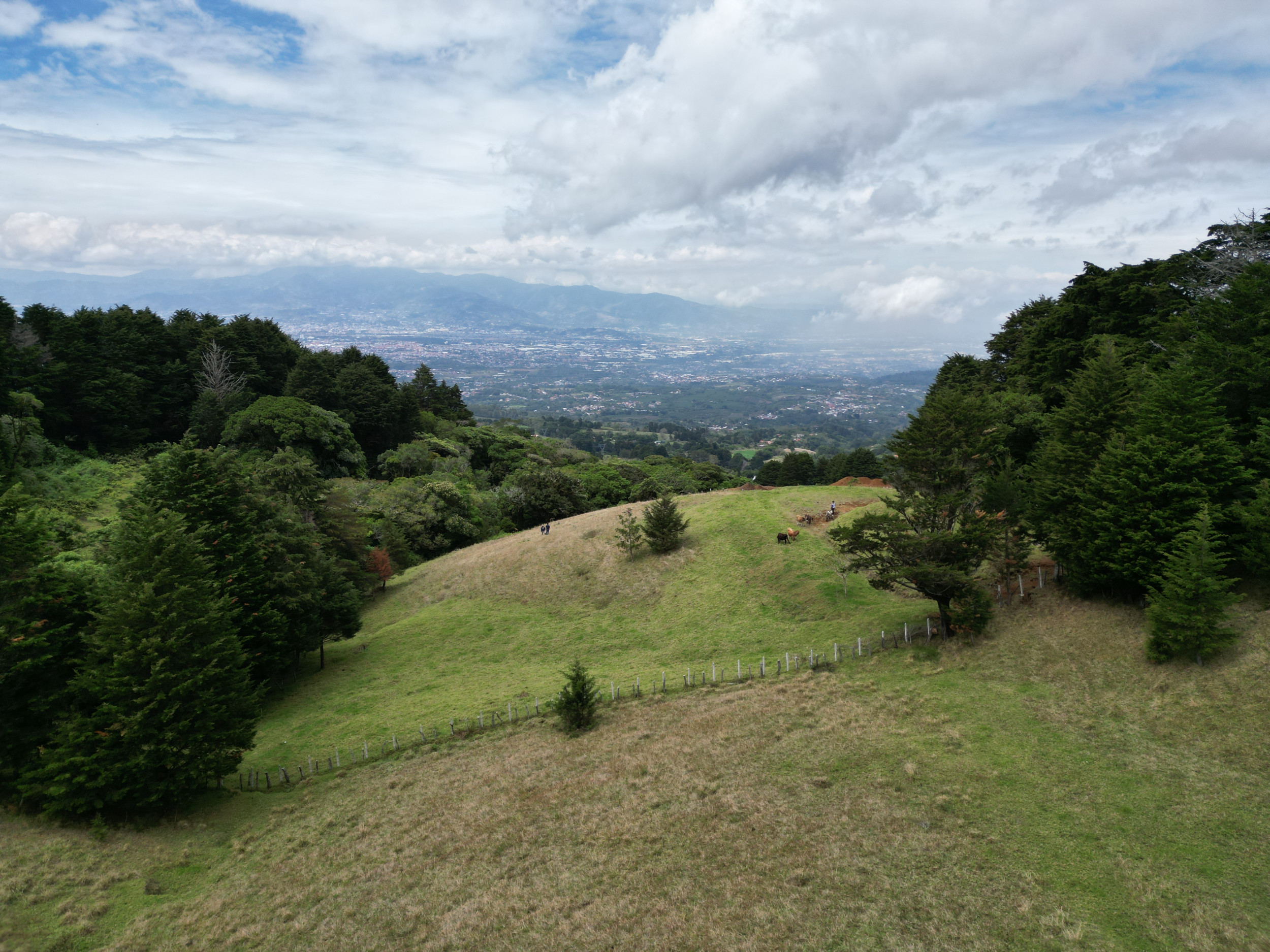 Prime Costa Rica Lot with Sweeping Views, River Access, and Ready for Your Dream Home