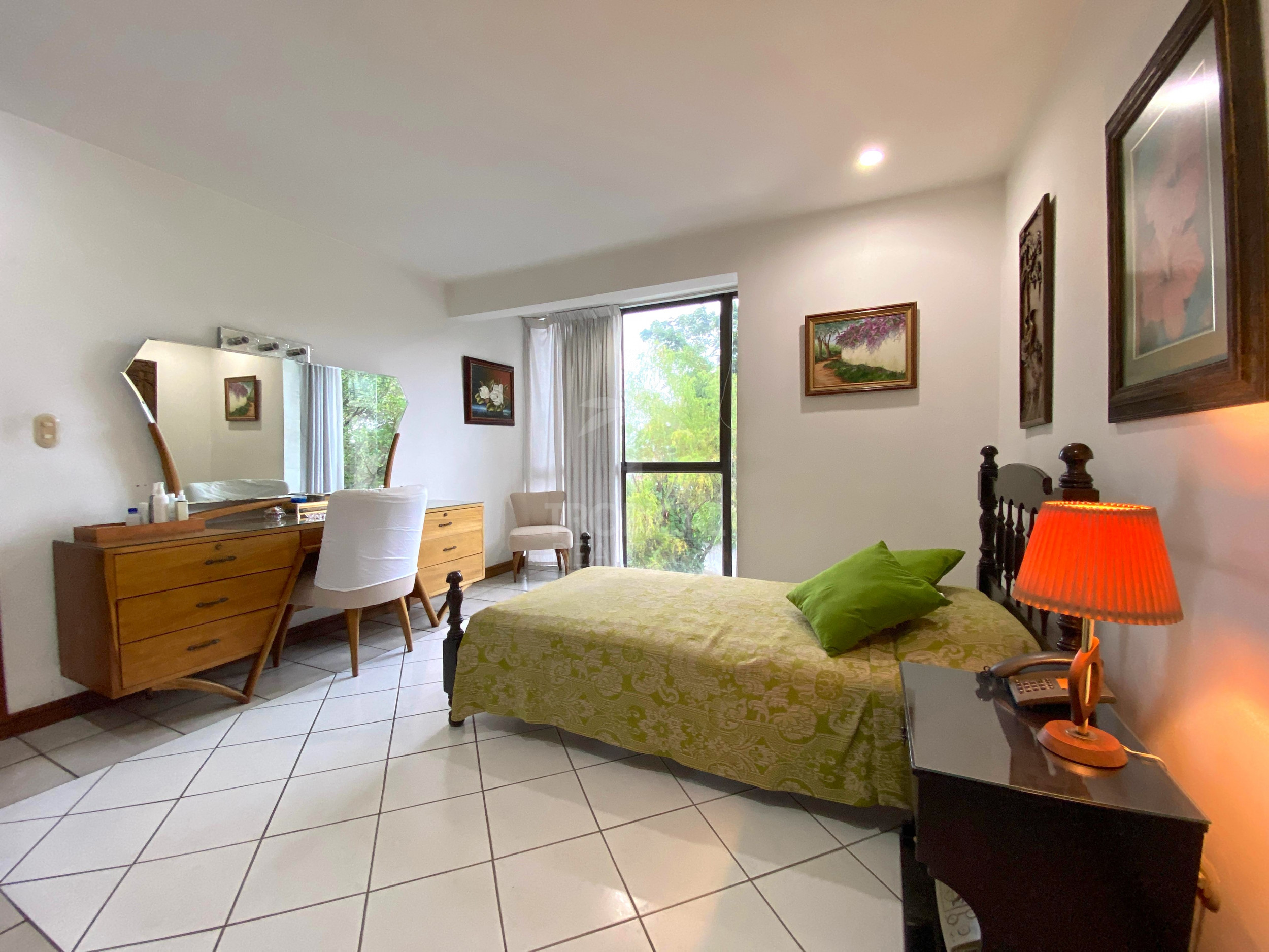 Spacious Apartment in Condominio Santa Fe: Space, Escazu