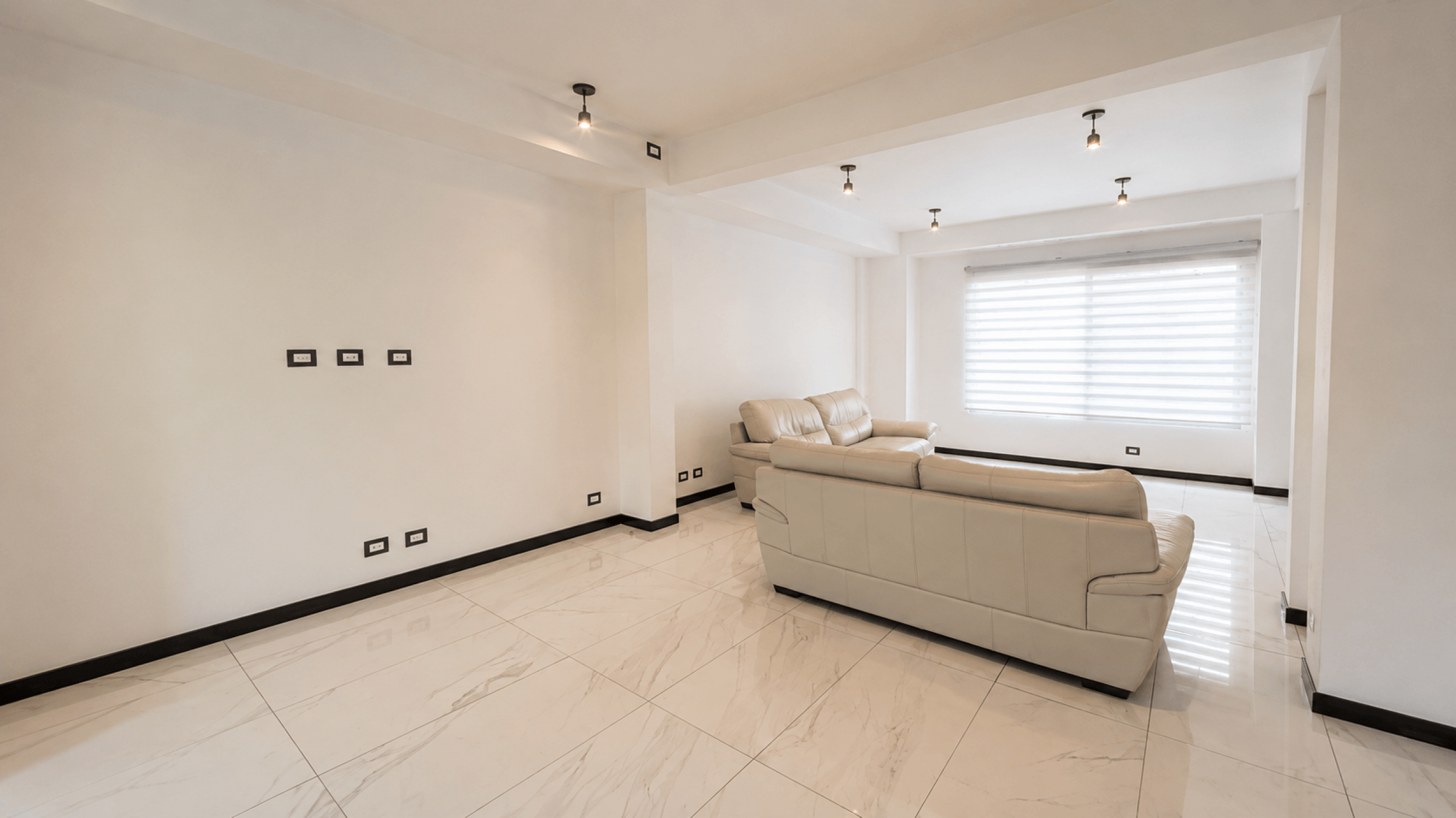 Modern Home for Rent in Santa Ana – 3 Bedrooms with Terrace and Spacious Living Areas