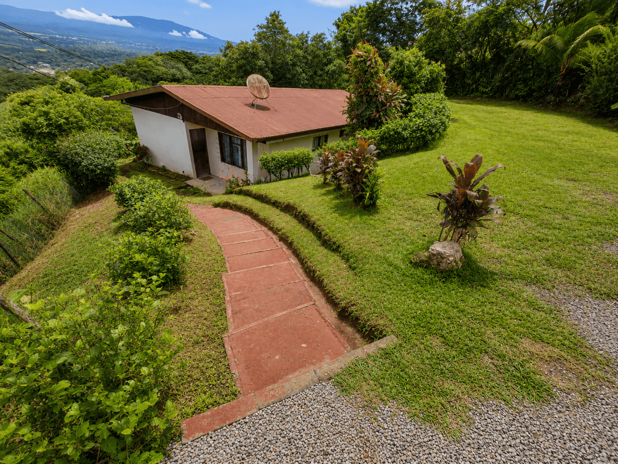 Home with large Lot and Spectacular Panoramic Views in Ciudad Colón