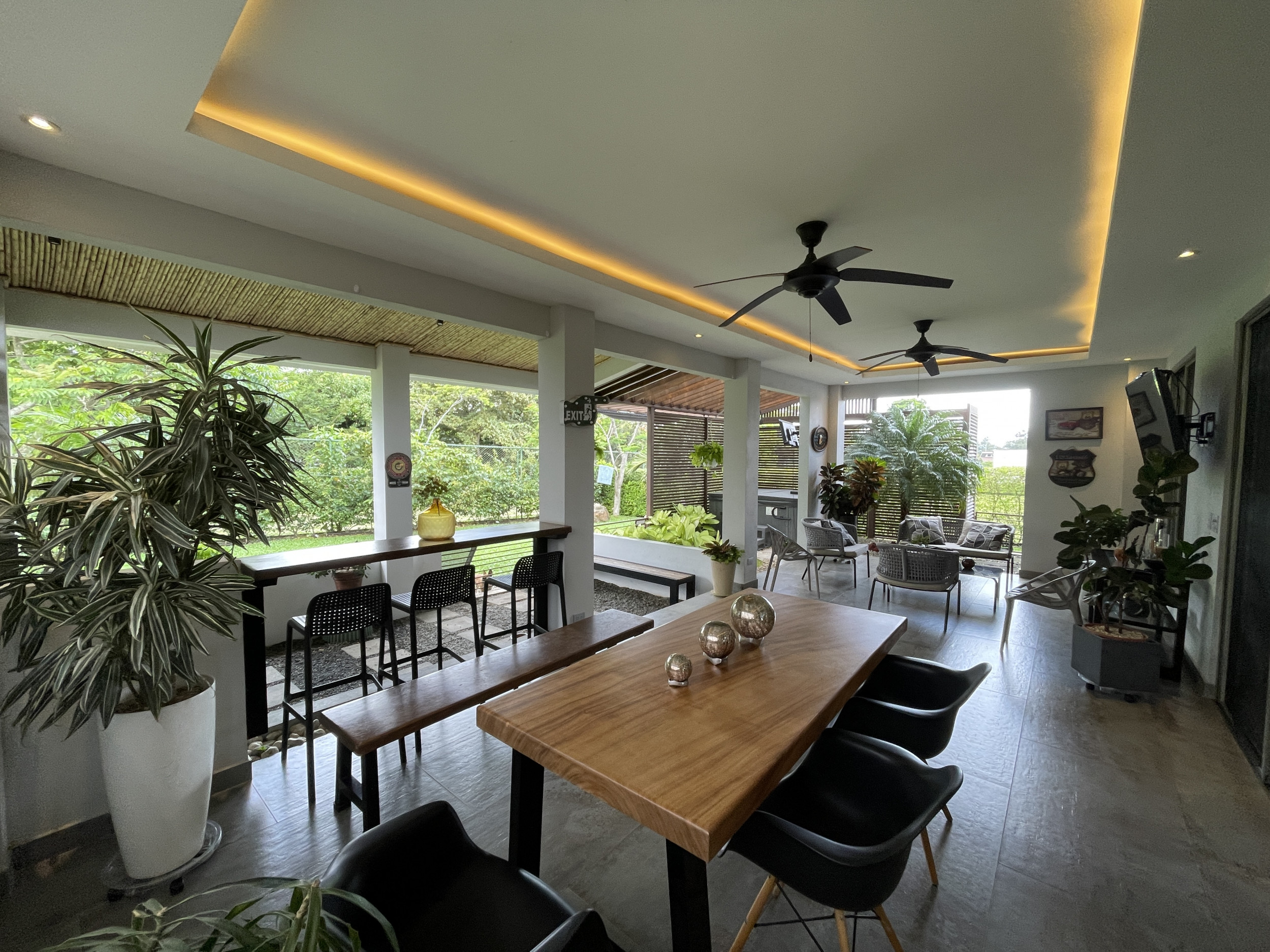 Beautiful House for Sale in Gated Community - Hacienda Los Reyes